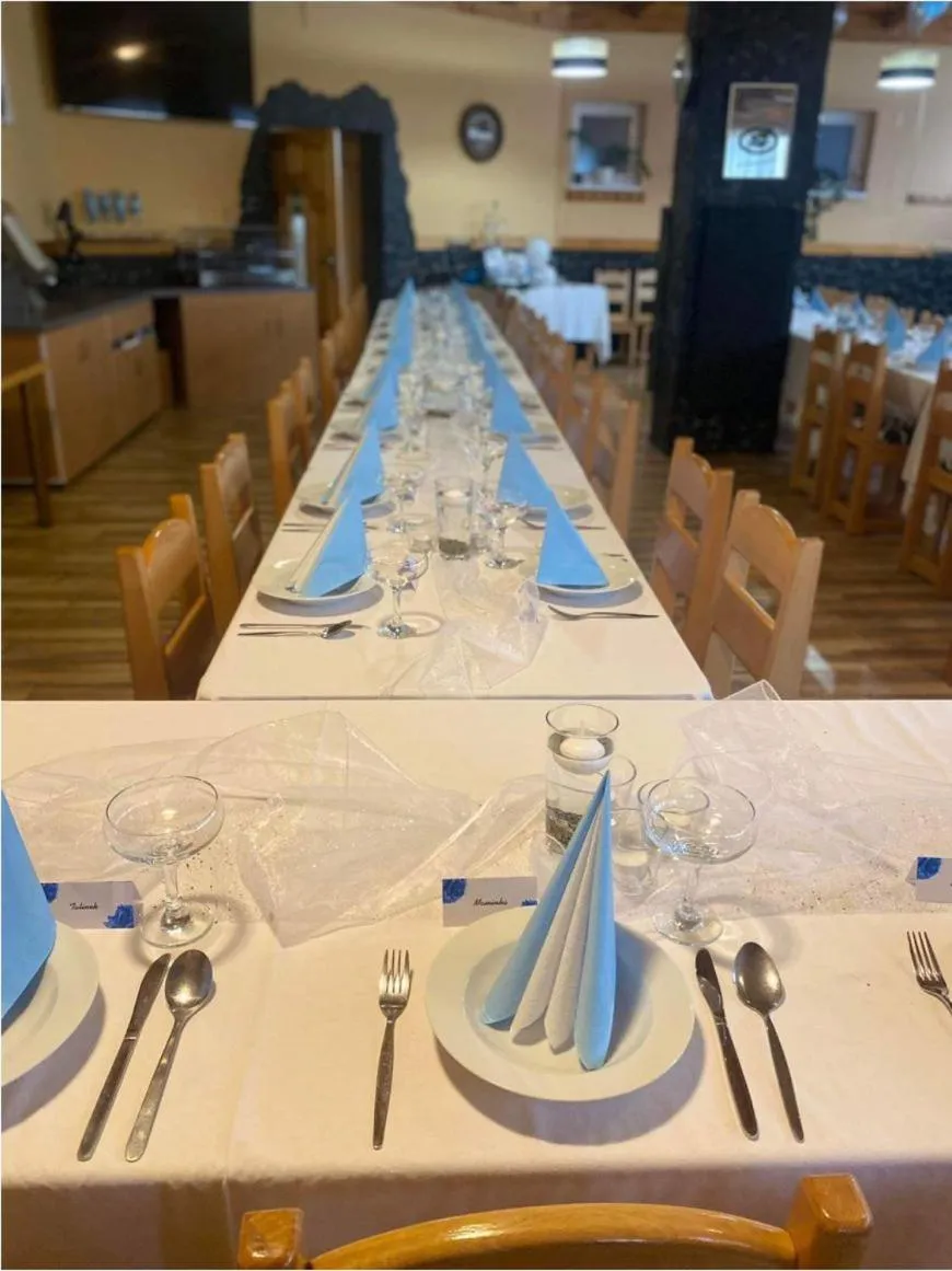 Restaurant/places to eat in Hotel Taurus