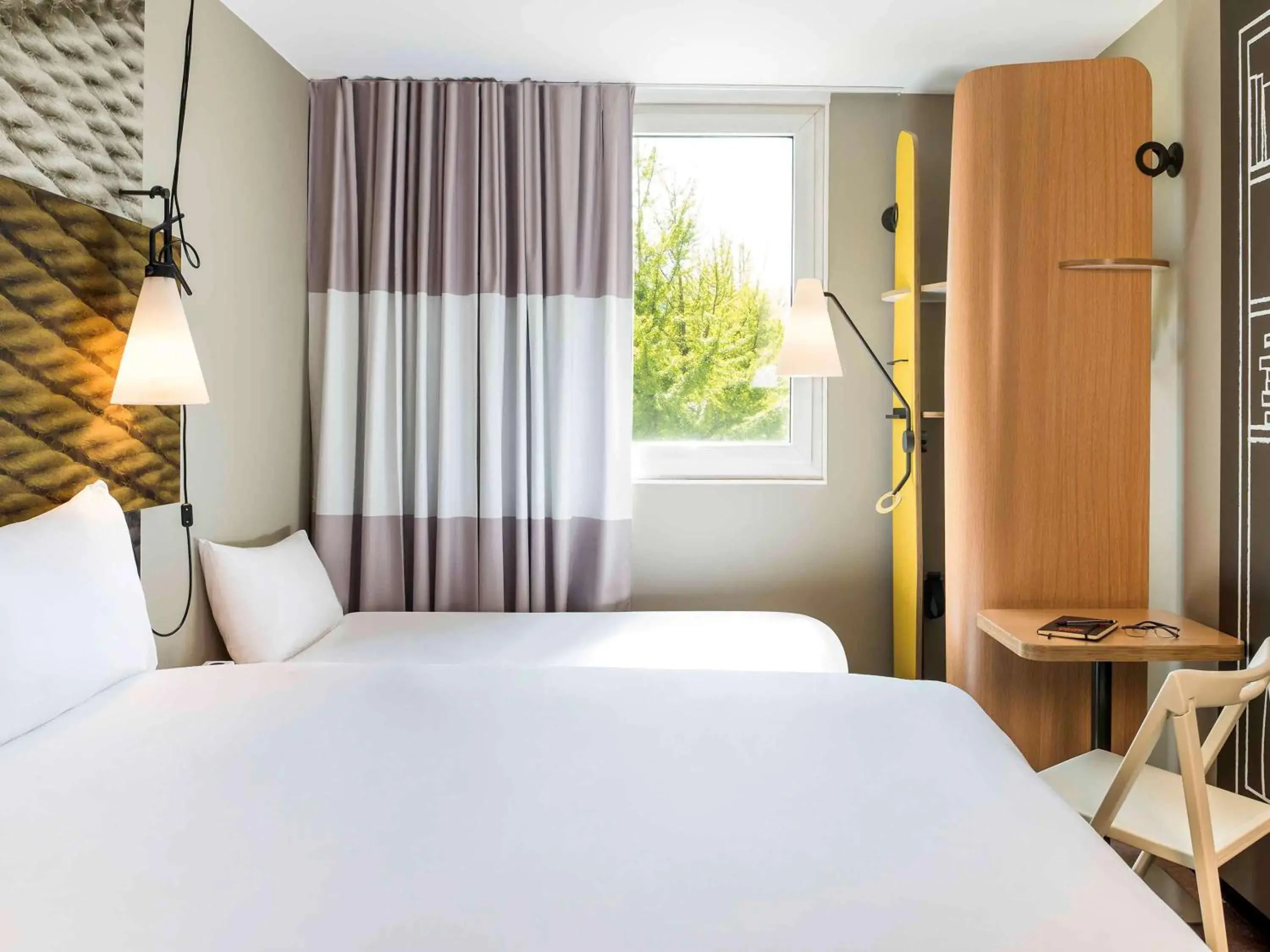 Photo of the whole room, Bed in ibis Paris Saint-Denis Stade Sud