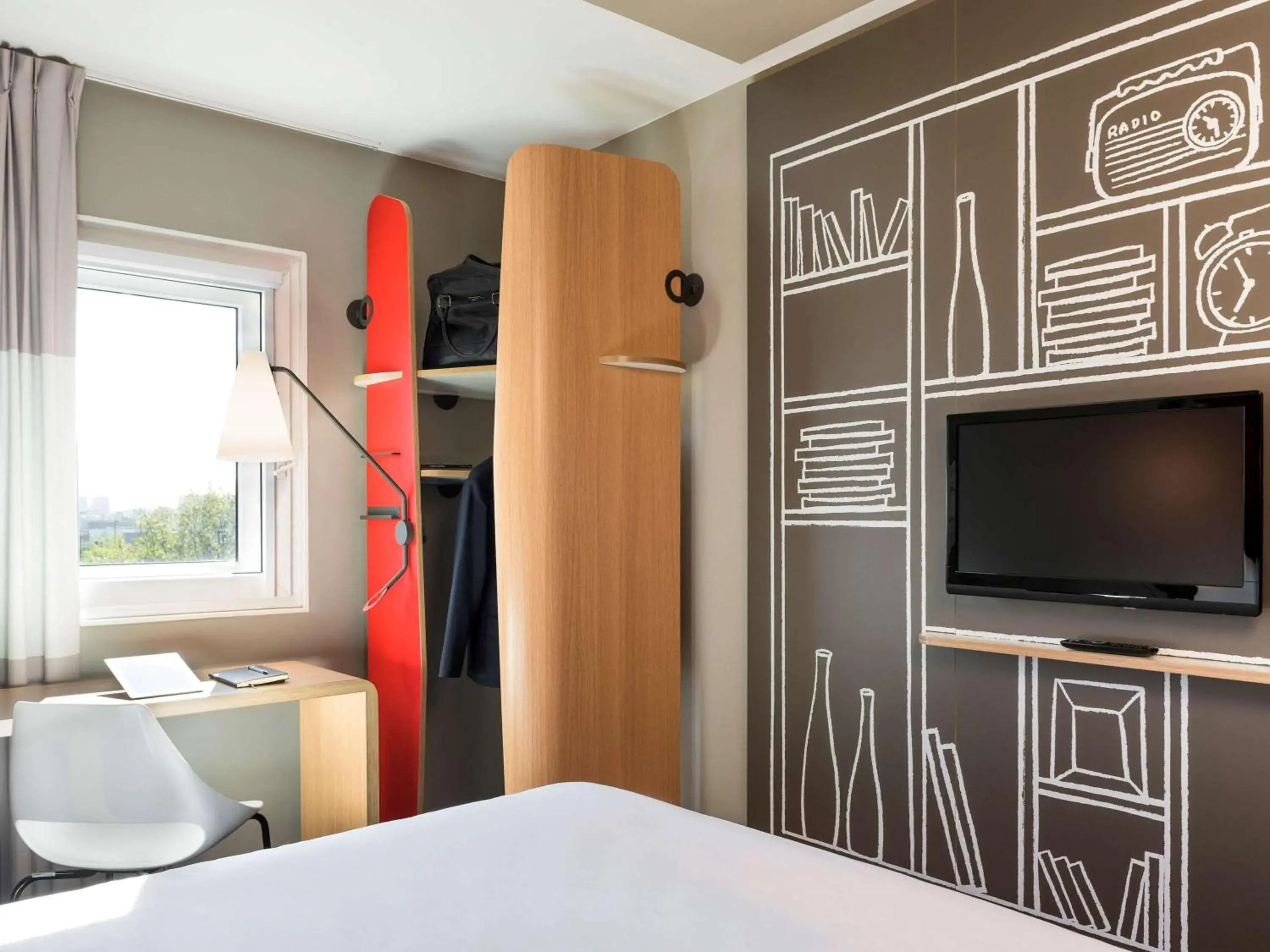 Photo of the whole room, Bed in ibis Paris Saint-Denis Stade Sud