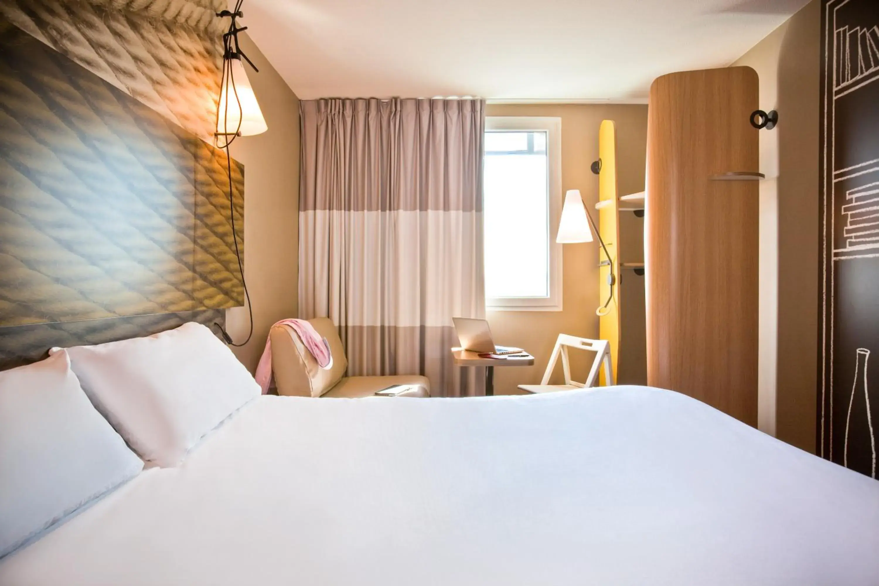 Photo of the whole room, Bed in ibis Paris Saint-Denis Stade Sud