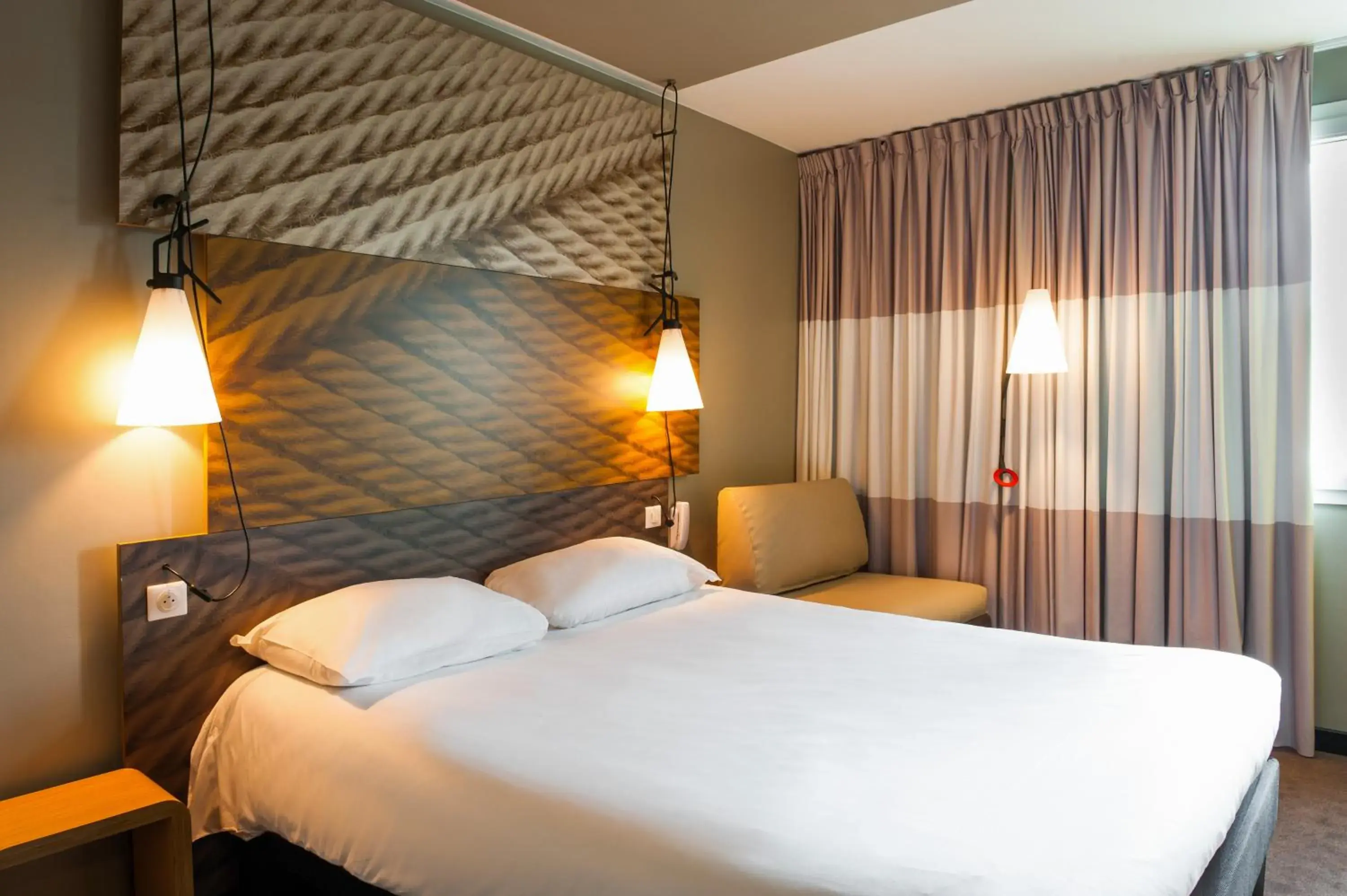 Photo of the whole room, Bed in ibis Paris Saint-Denis Stade Sud