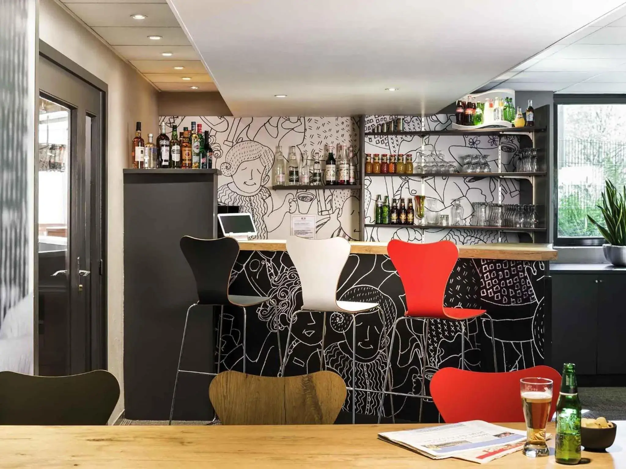 Lounge or bar in ibis Paris Saint-Denis Stade Sud Lounge or bar in ibis Paris Saint-Denis Stade Sud