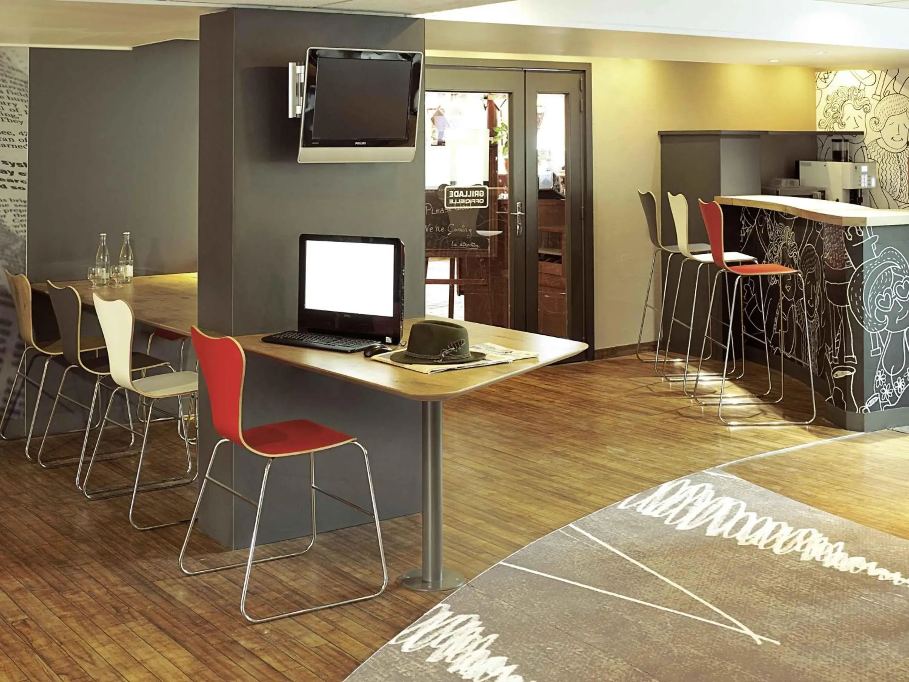 Lounge or bar in ibis Paris Saint-Denis Stade Sud Lounge or bar in ibis Paris Saint-Denis Stade Sud