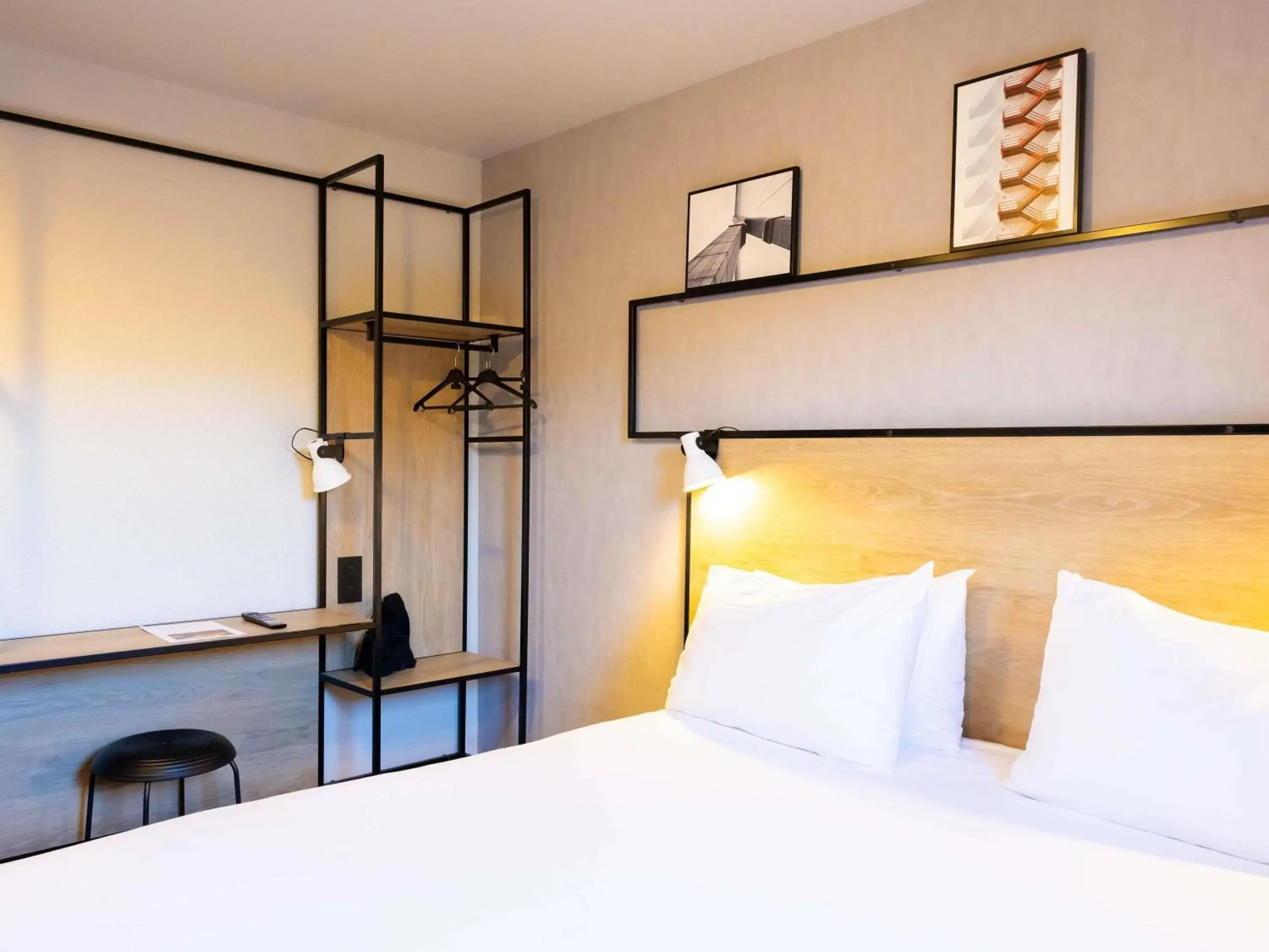 Superior Double Room in ibis Toulouse Aeroport Superior Double Room in ibis Toulouse Aeroport