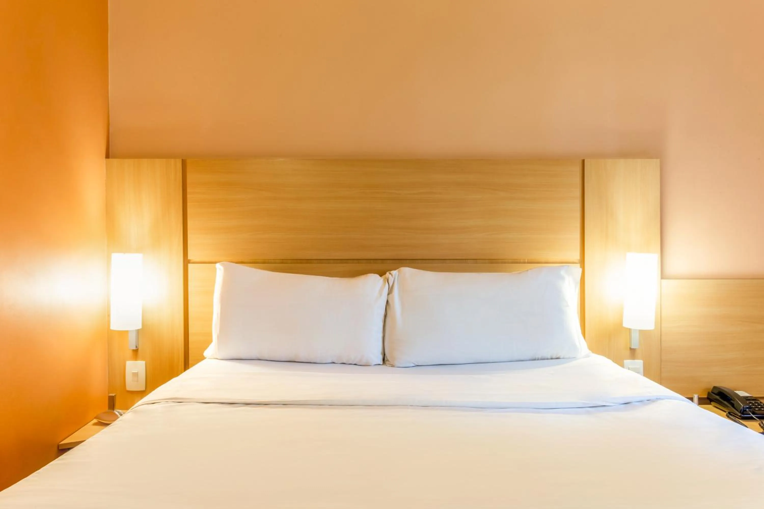 Bedroom, Bed in ibis Toulouse Aeroport