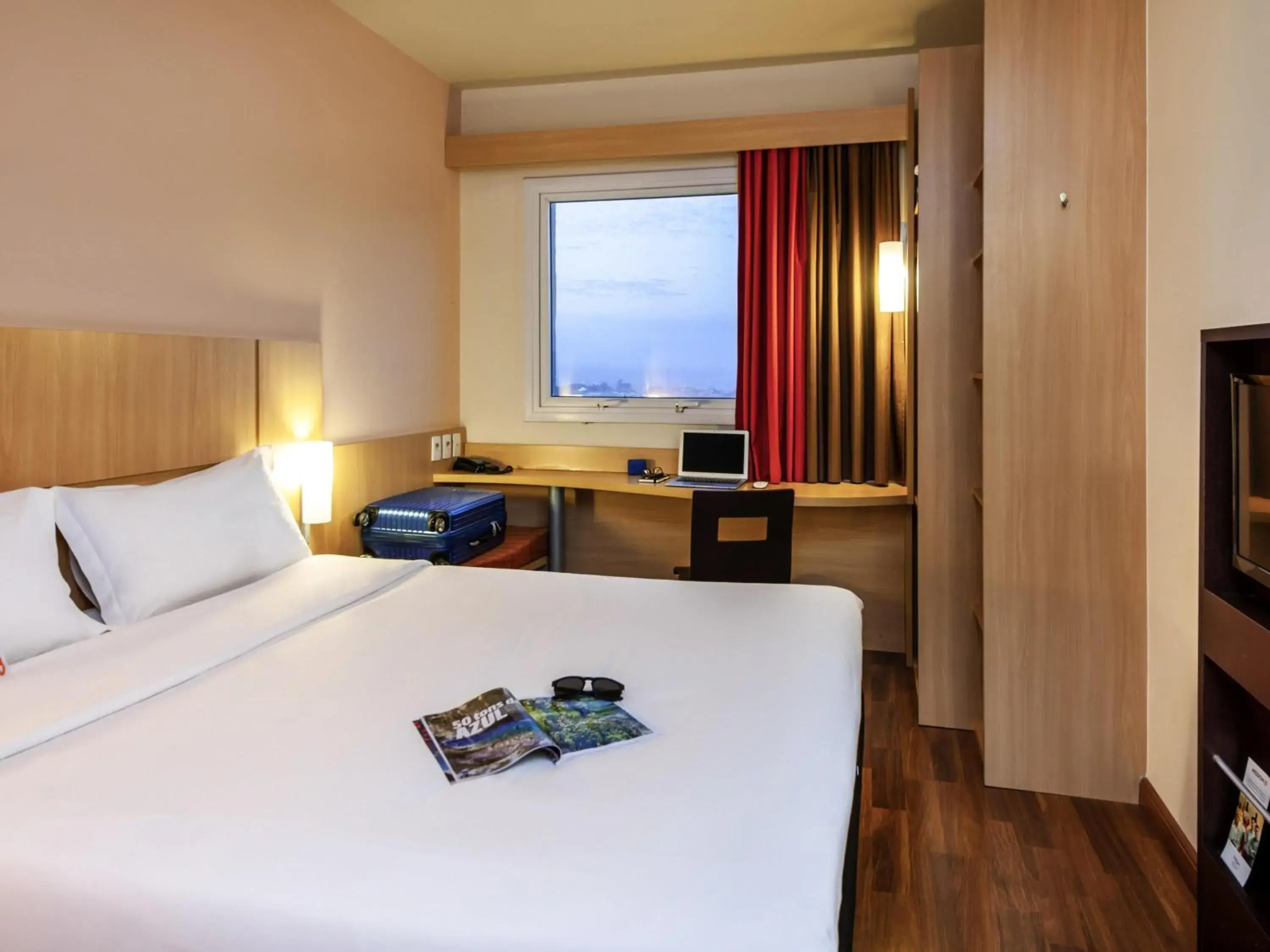 Bedroom, Bed in ibis Toulouse Aeroport Bedroom, Bed in ibis Toulouse Aeroport