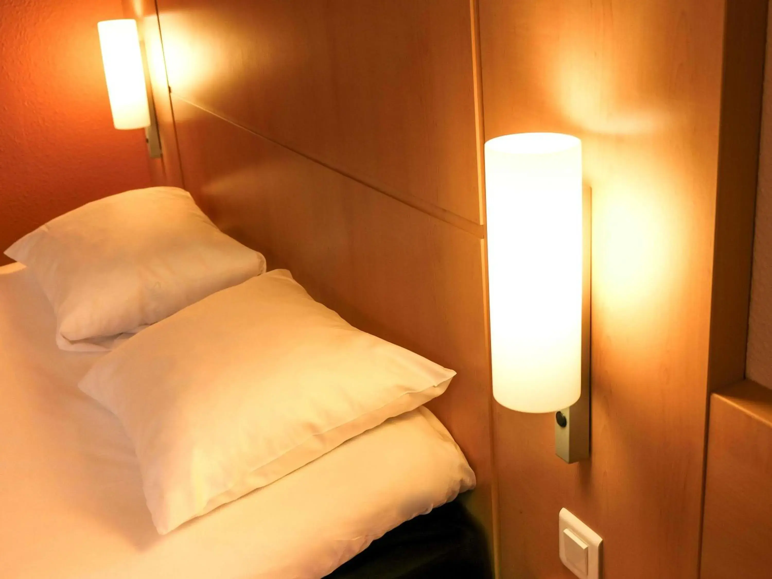 Standard Double Room in ibis Toulouse Aeroport Standard Double Room in ibis Toulouse Aeroport