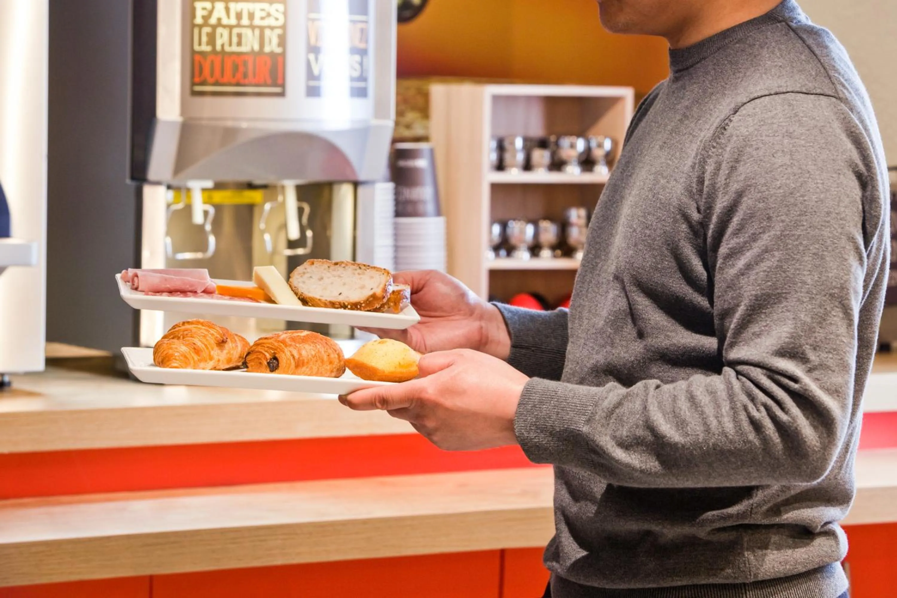 Restaurant/places to eat in ibis Toulouse Aeroport