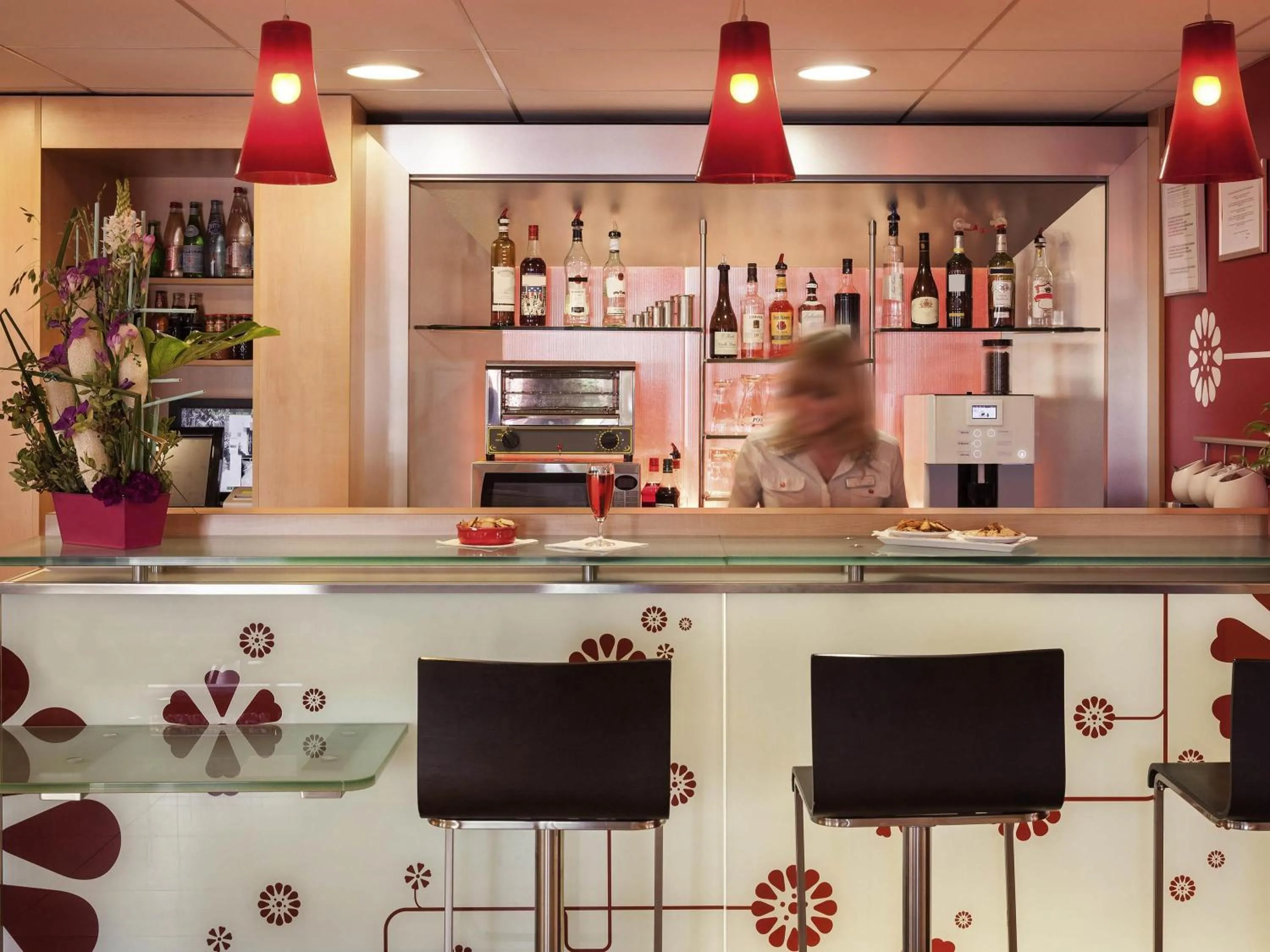 Lounge or bar in ibis Toulouse Aeroport