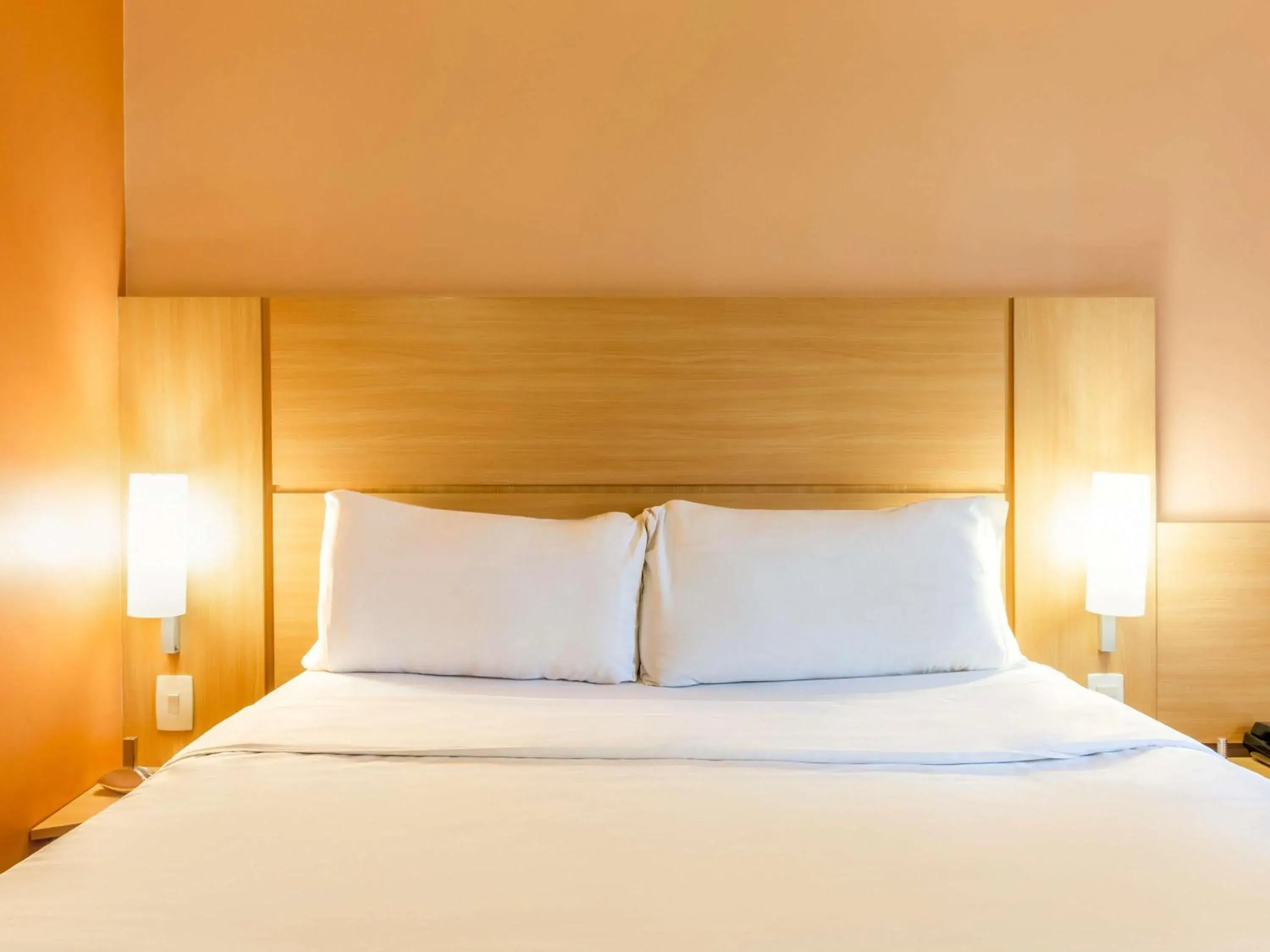 Bedroom, Bed in ibis Toulouse Aeroport Bedroom, Bed in ibis Toulouse Aeroport