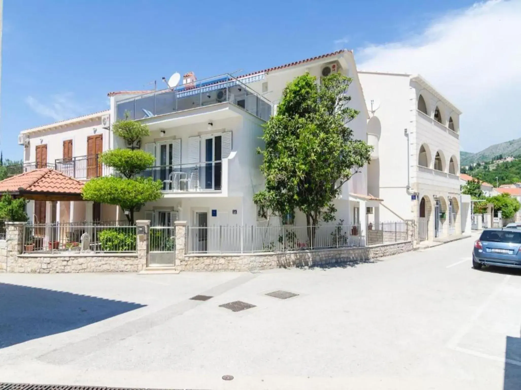 Double Room with Balcony and Garden View in Rooms & Apartments Barišić Double Room with Balcony and Garden View in Rooms & Apartments Barišić