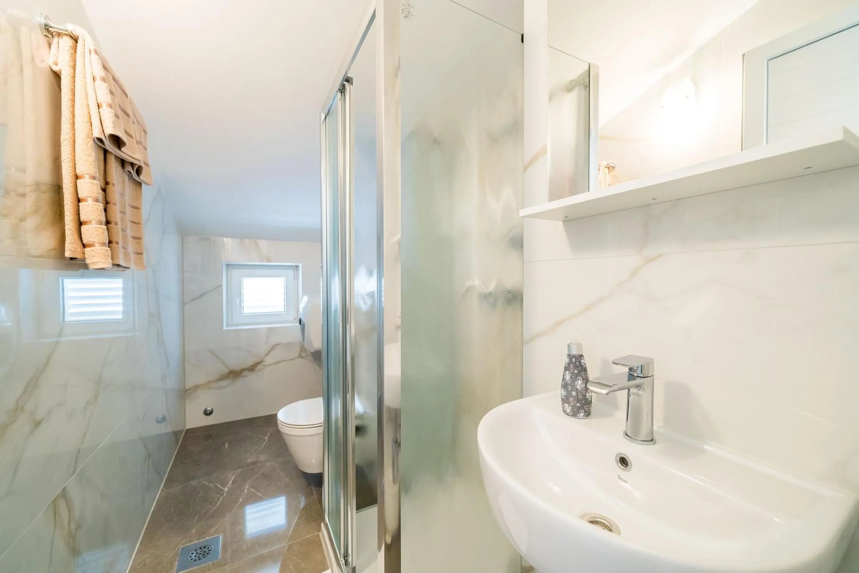 Bathroom in Rooms & Apartments Barišić