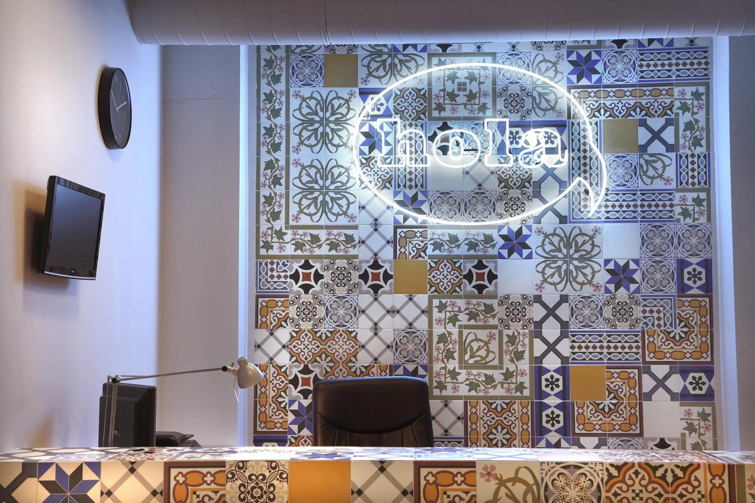 Lobby or reception in Hola Hostal Eixample