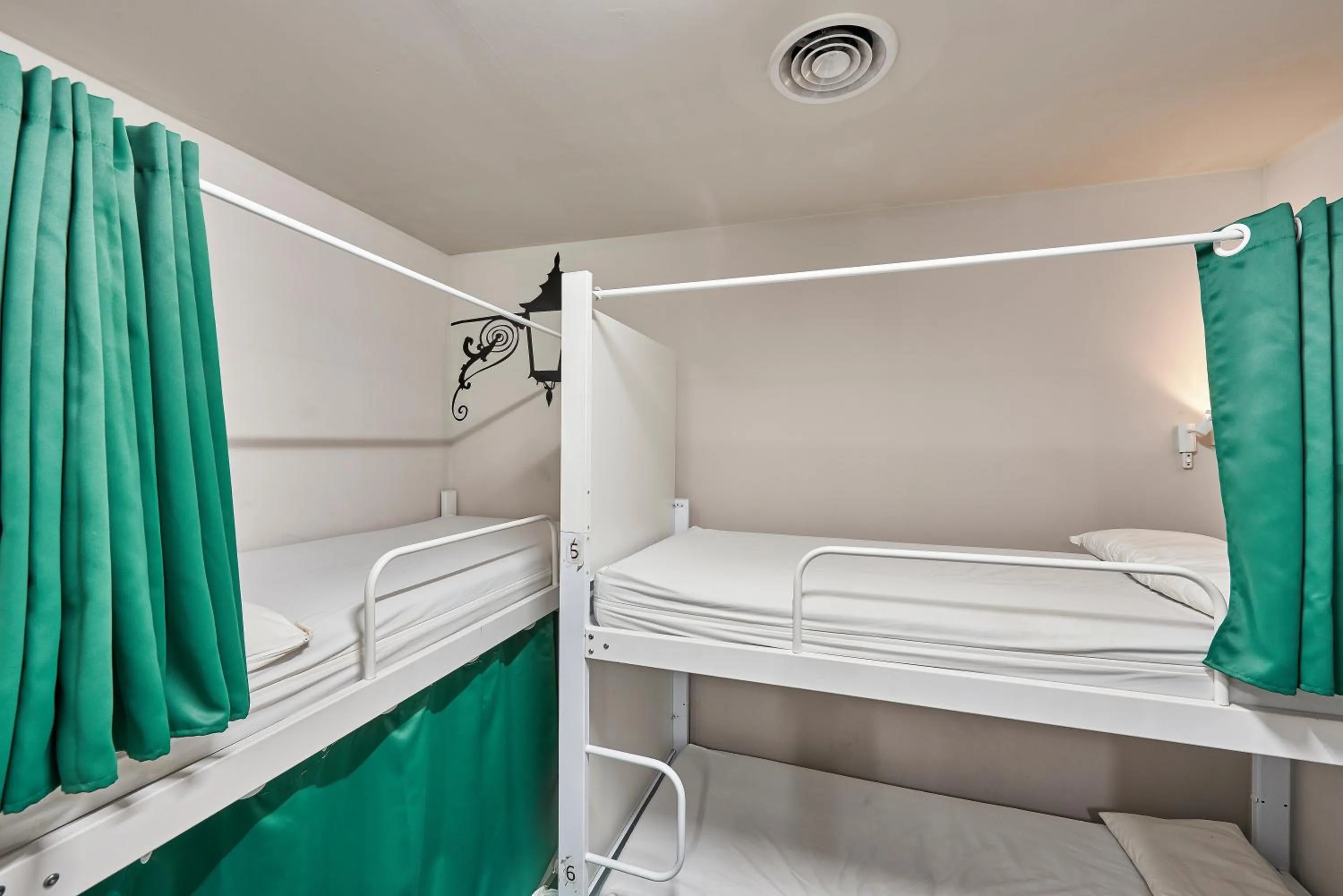 Bed in Hola Hostal Eixample