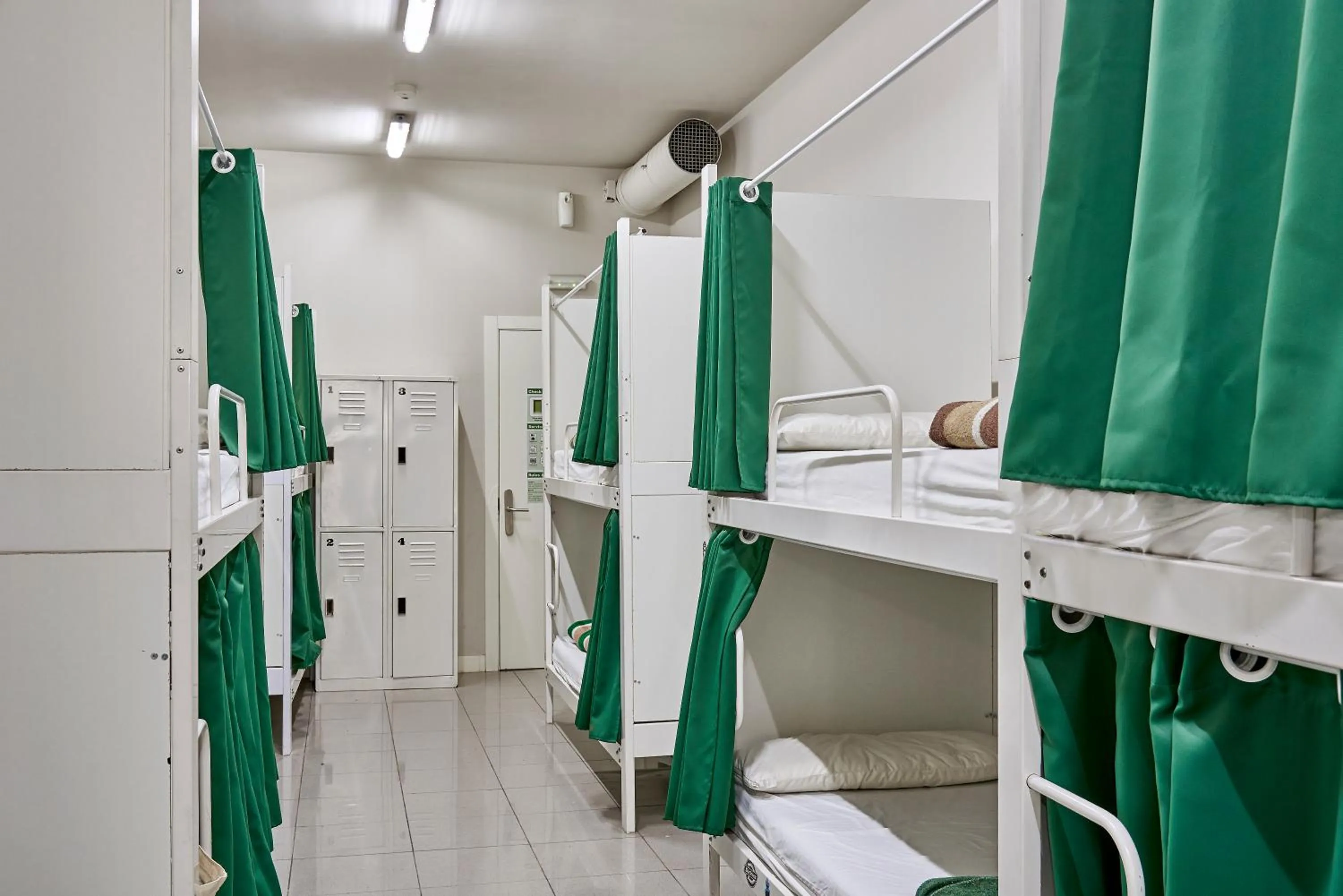 Bed in Hola Hostal Eixample