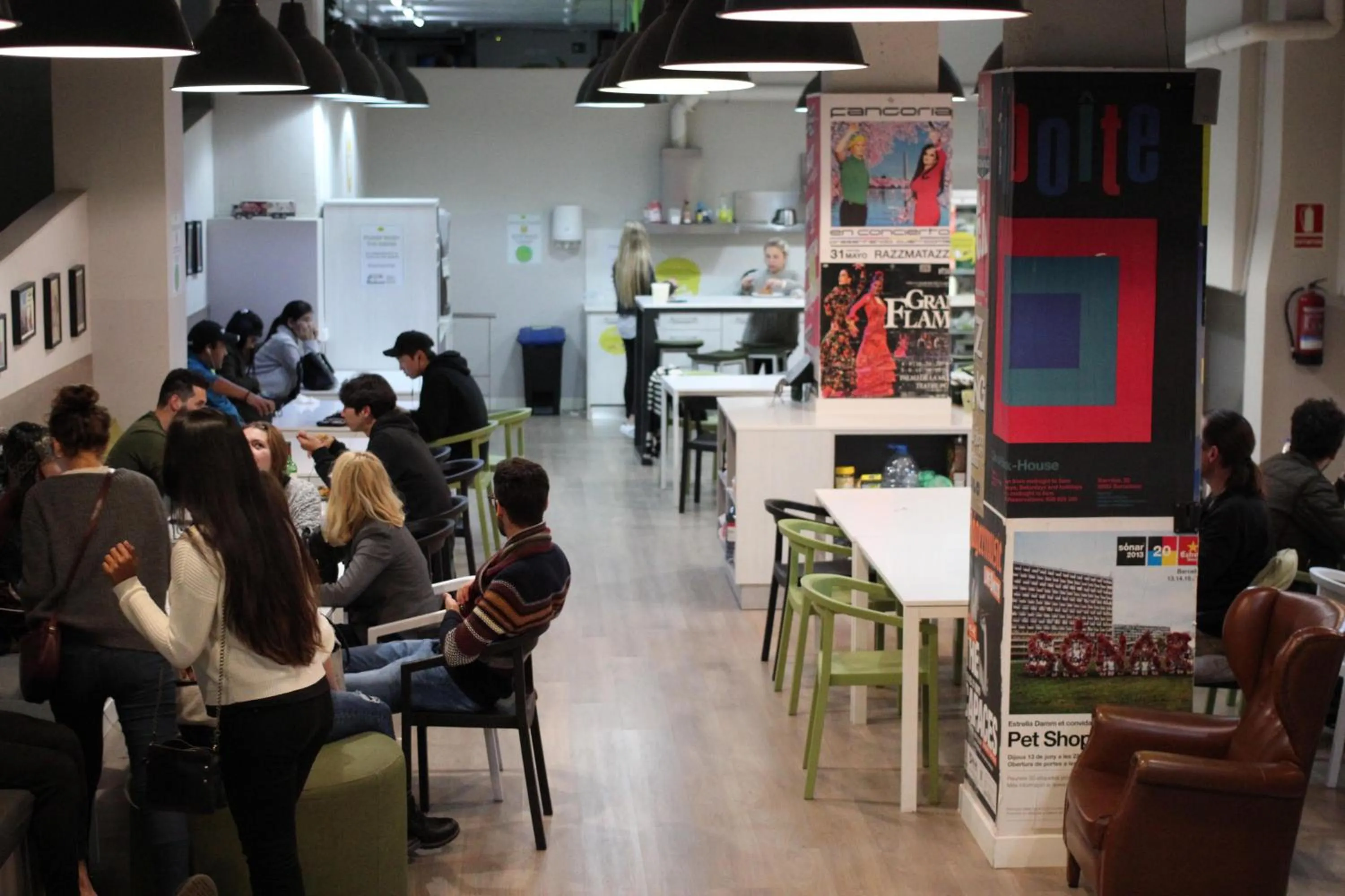 Lounge or bar in Hola Hostal Eixample