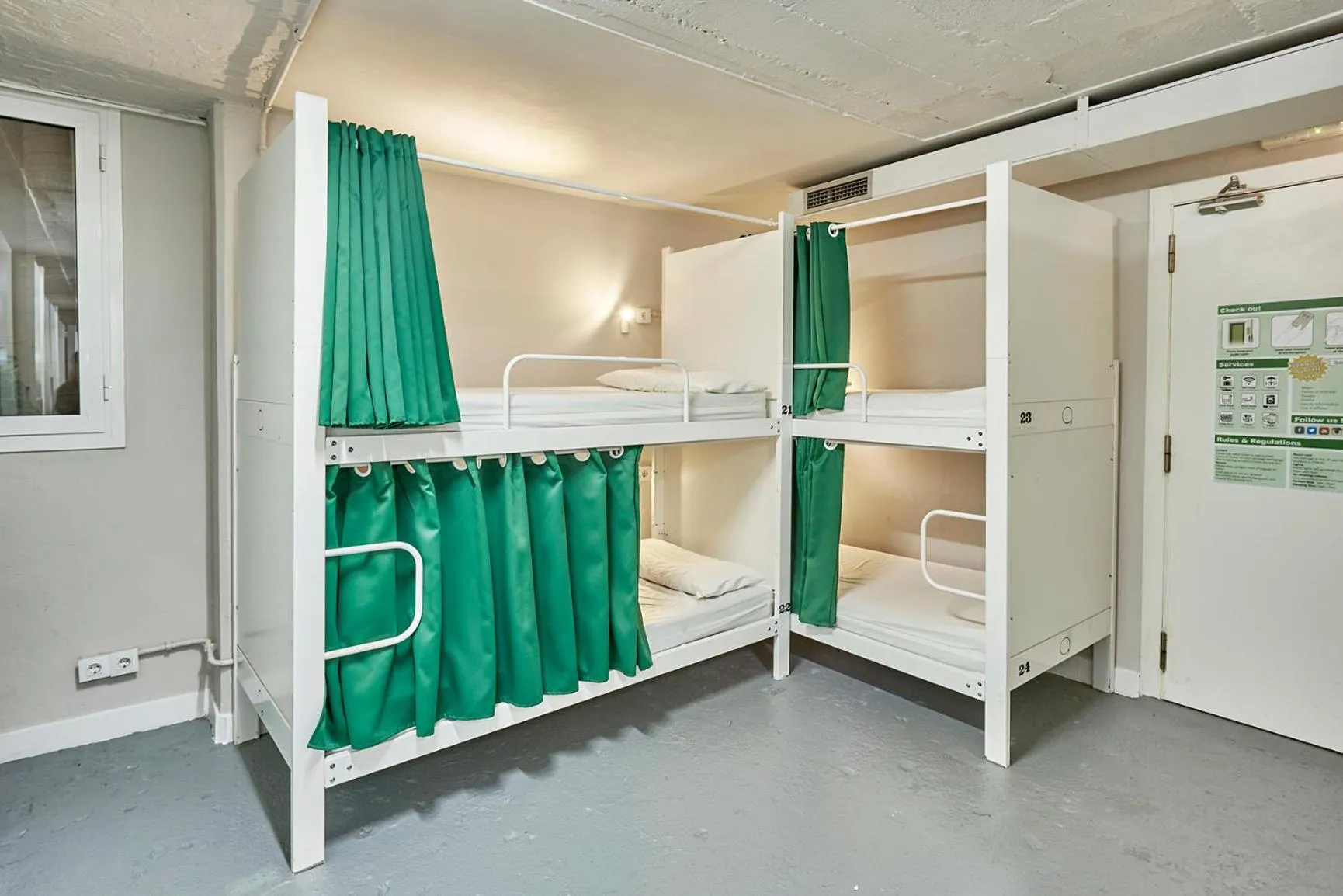 Bed in Hola Hostal Eixample