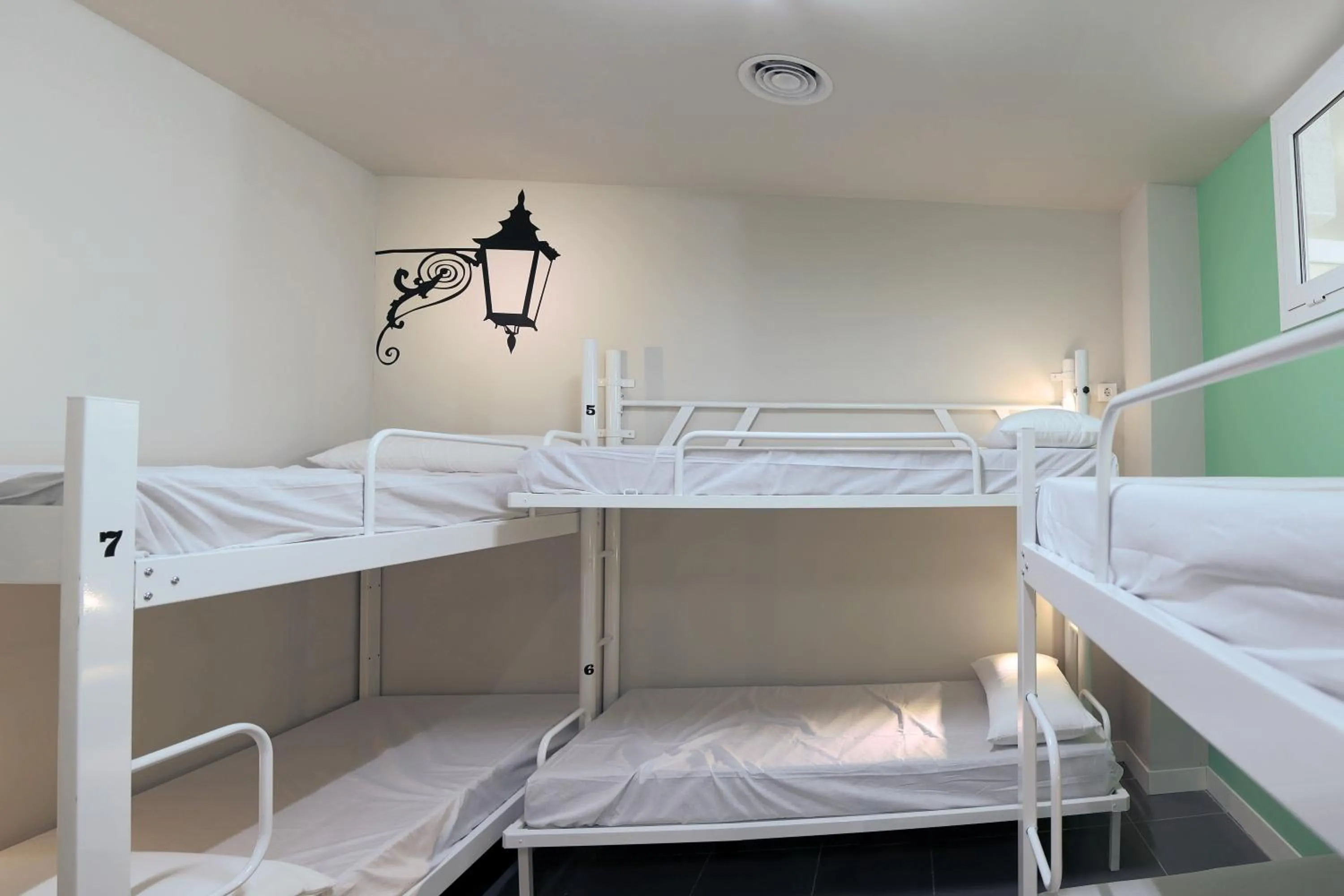 Bed in Hola Hostal Eixample