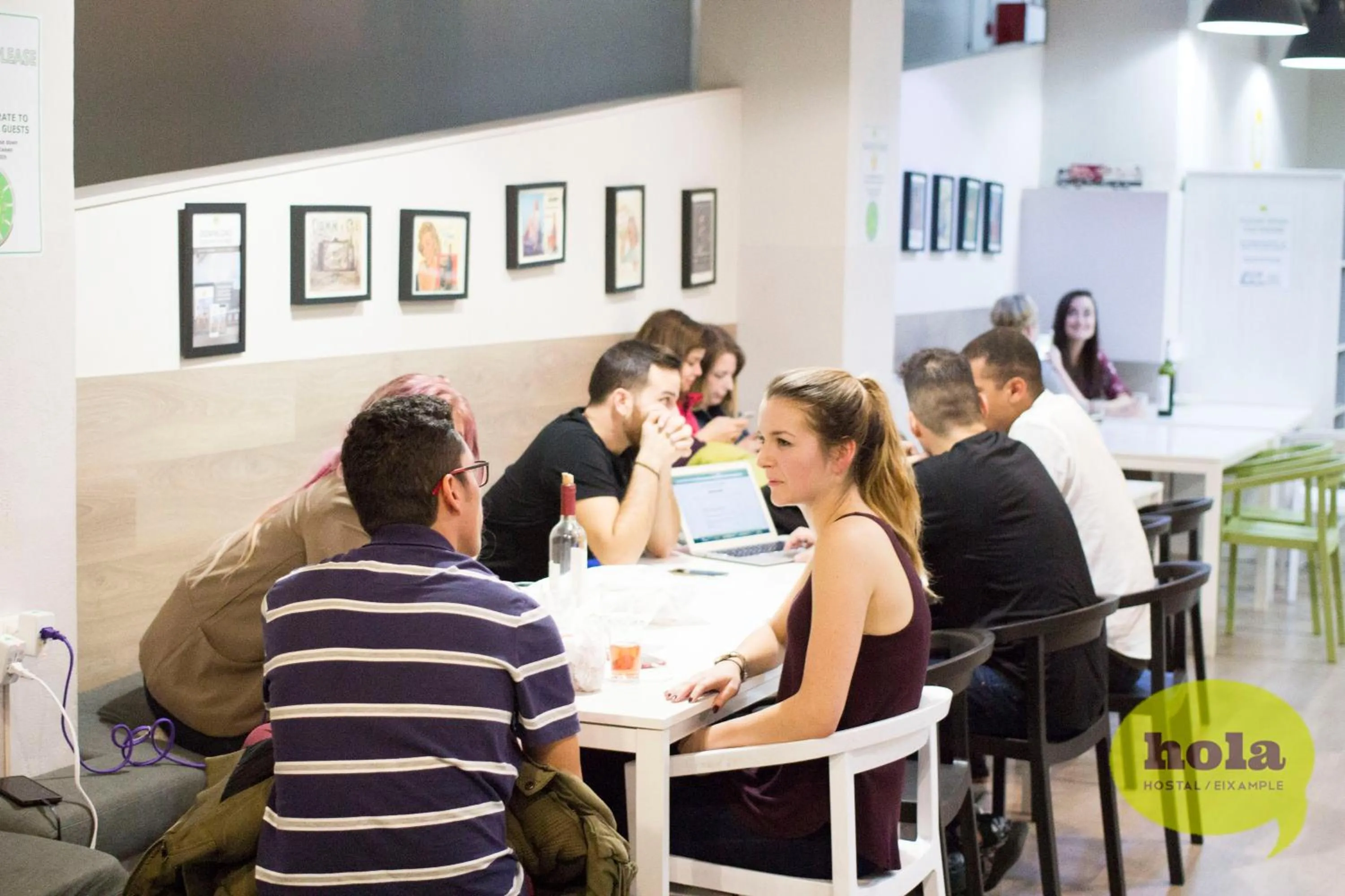 Lounge or bar in Hola Hostal Eixample