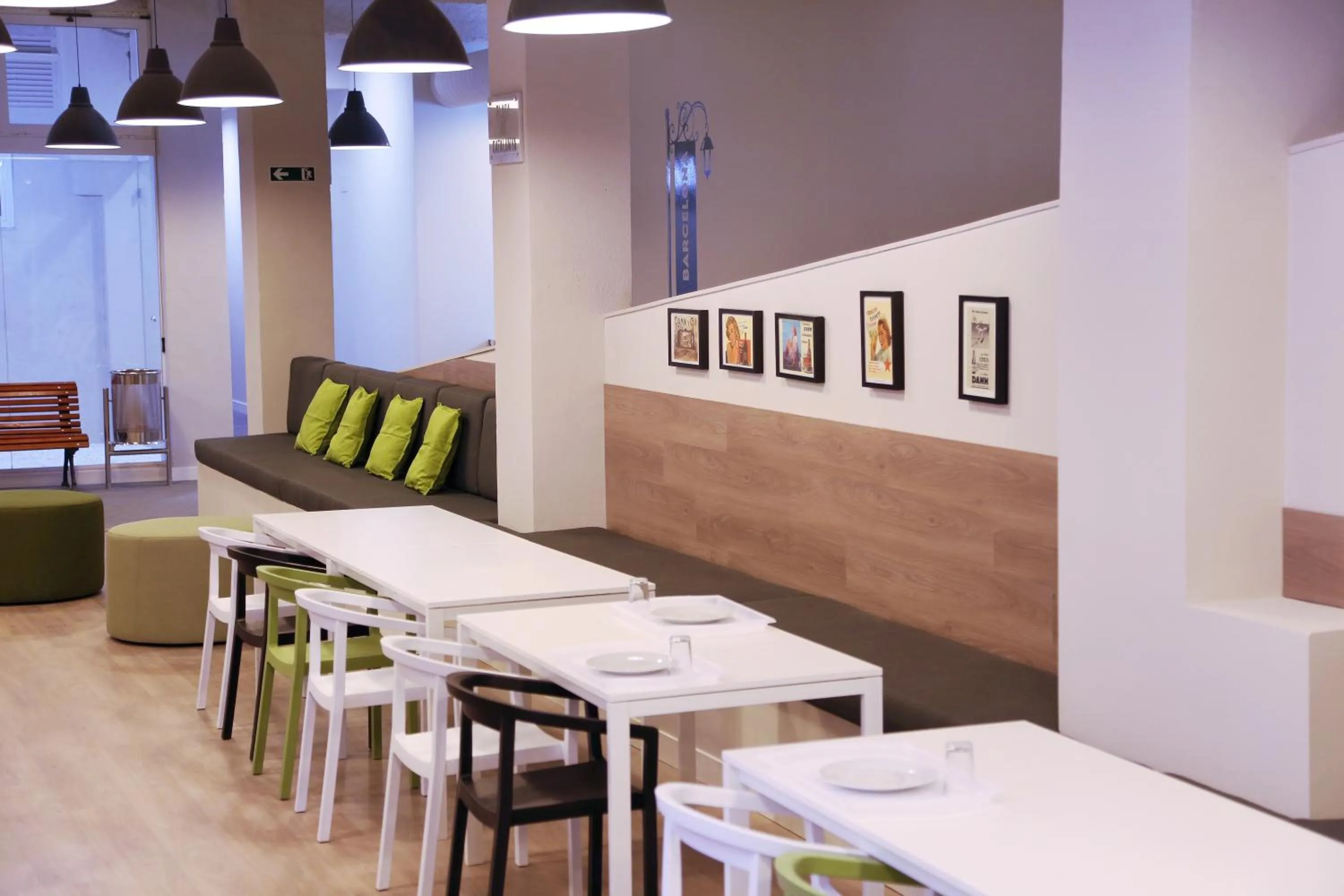 Restaurant/places to eat in Hola Hostal Eixample