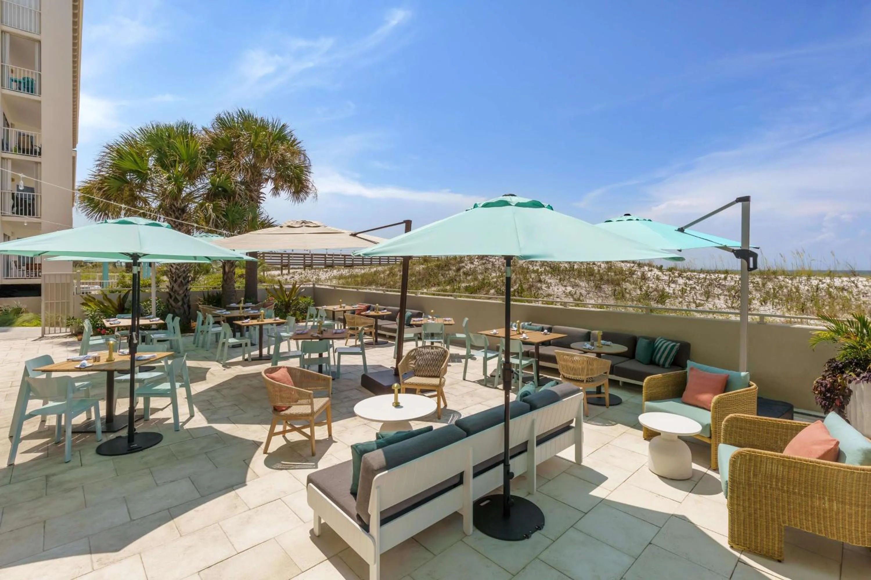 Lounge or bar in Beal House Fort Walton Beach, Tapestry Collection By Hilton