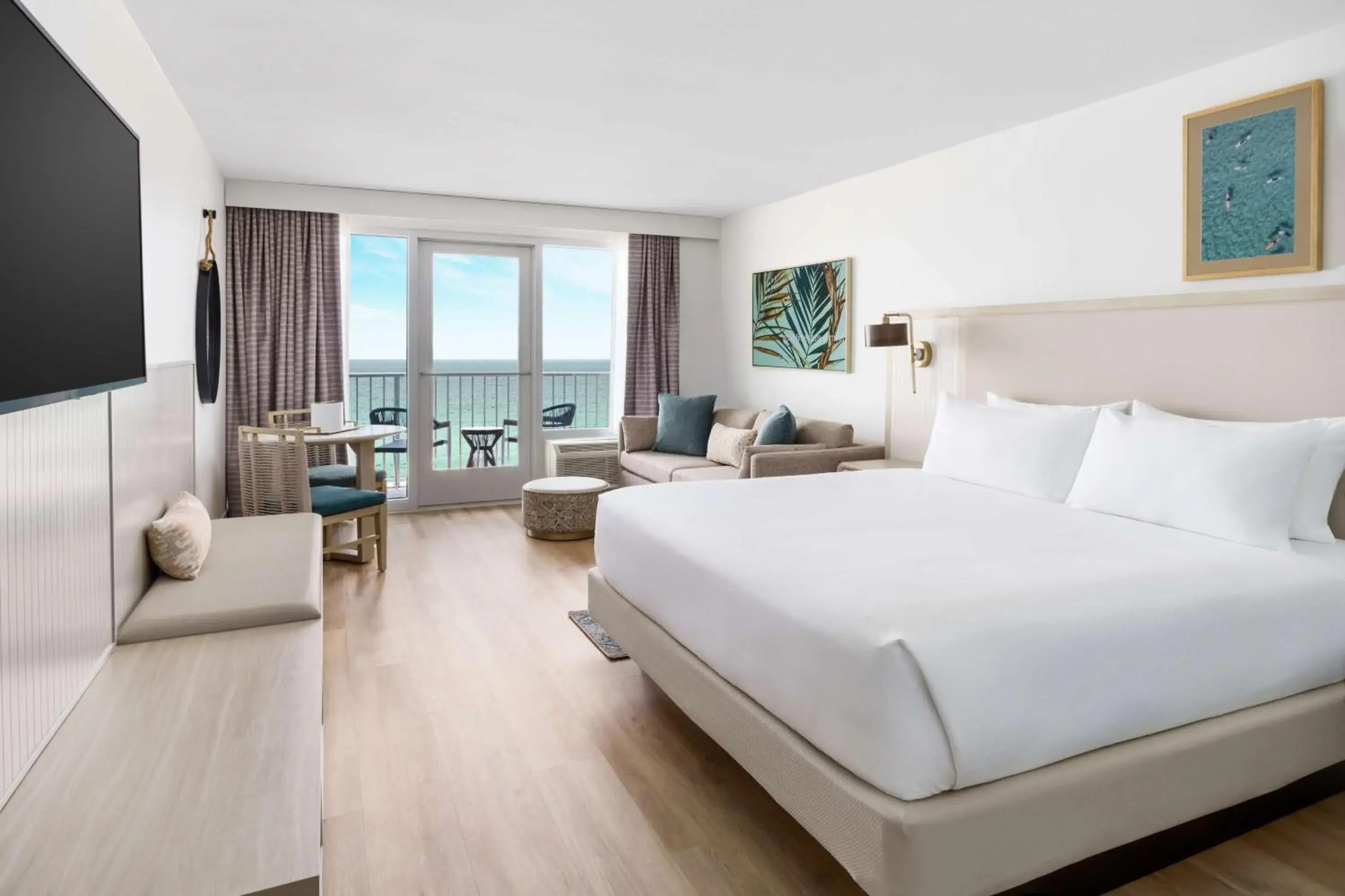 Living room, Bed in Beal House Fort Walton Beach, Tapestry Collection By Hilton Living room, Bed in Beal House Fort Walton Beach, Tapestry Collection By Hilton