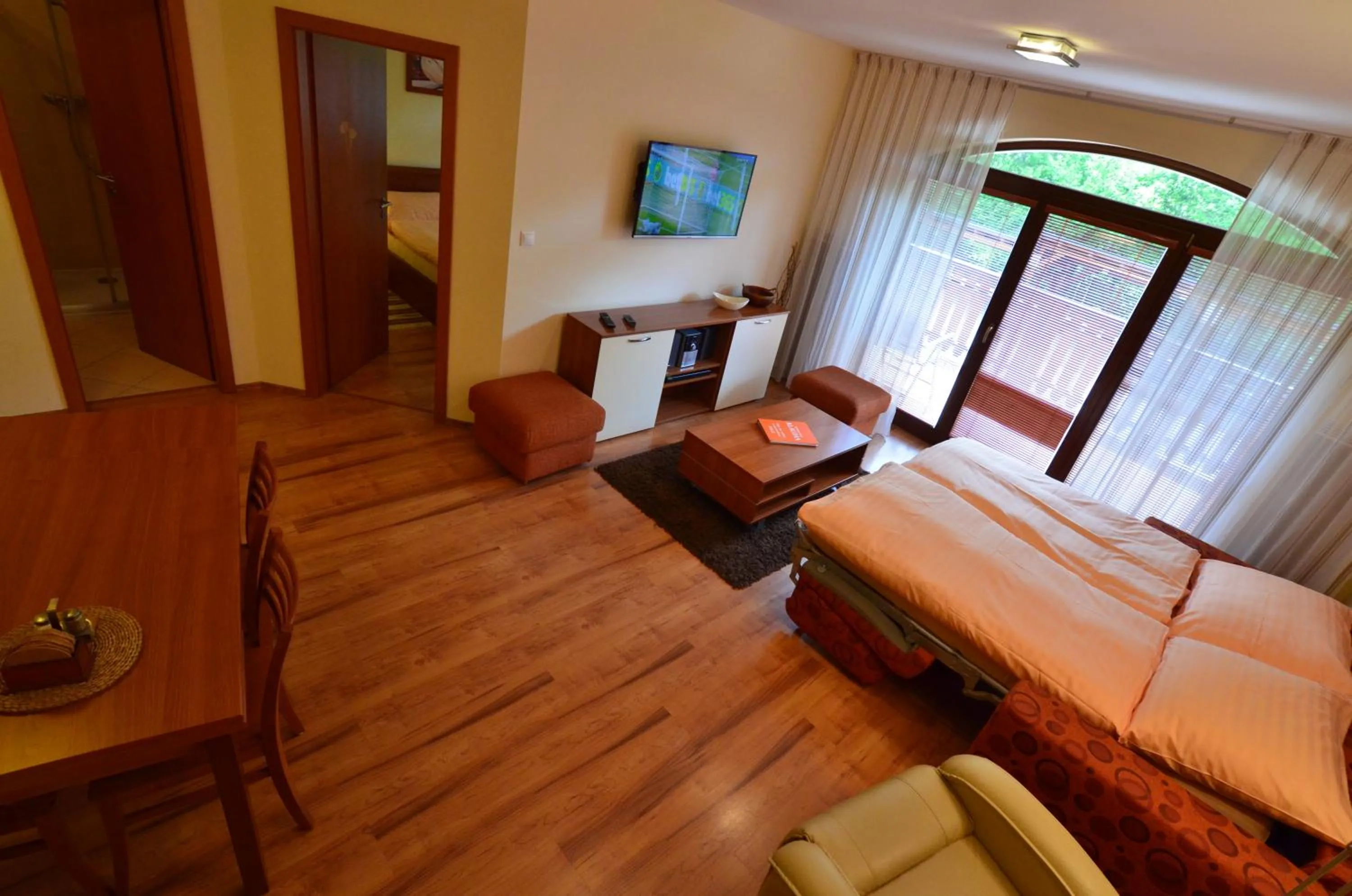 Living room, Bed in Apartmán KLAUDIA Tále