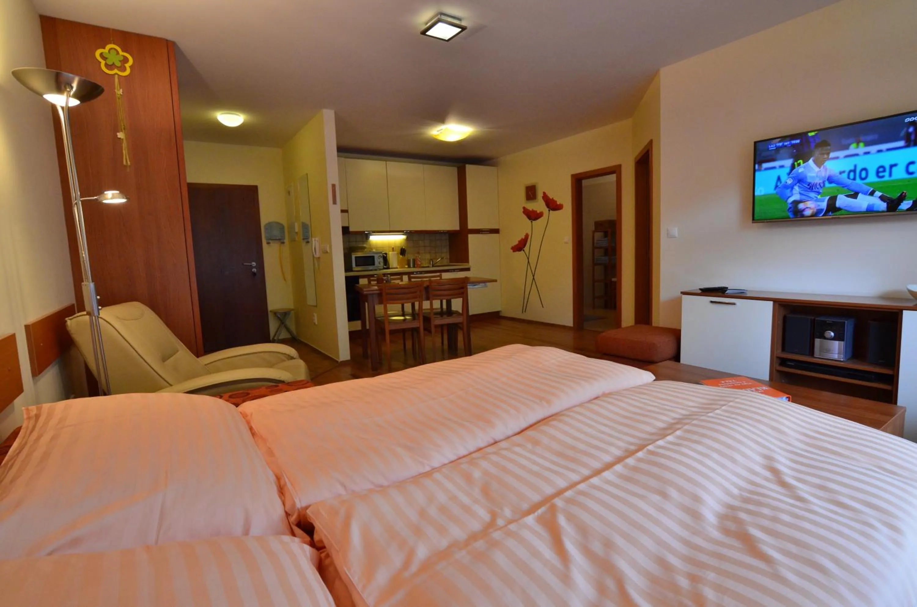 Living room, Bed in Apartmán KLAUDIA Tále