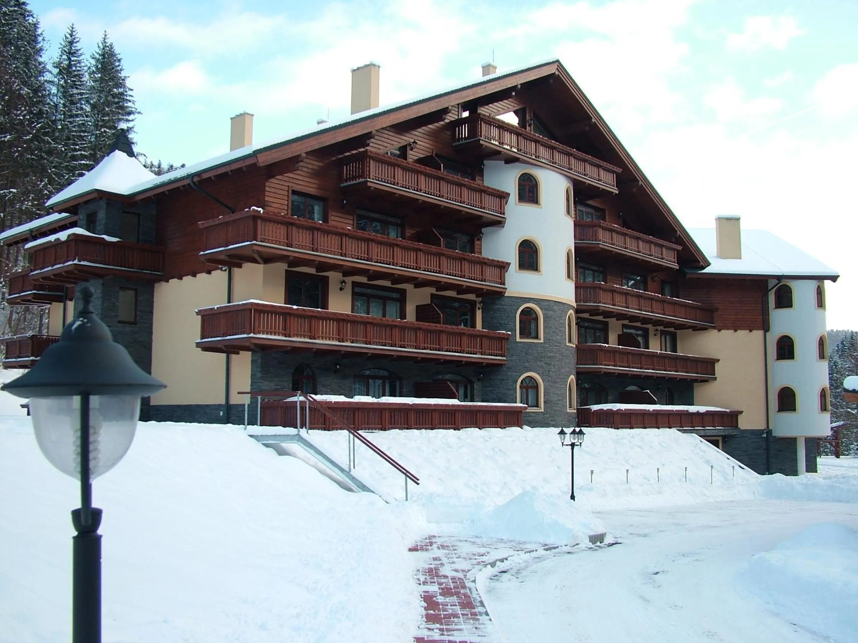 Facade/entrance in Apartmán KLAUDIA Tále