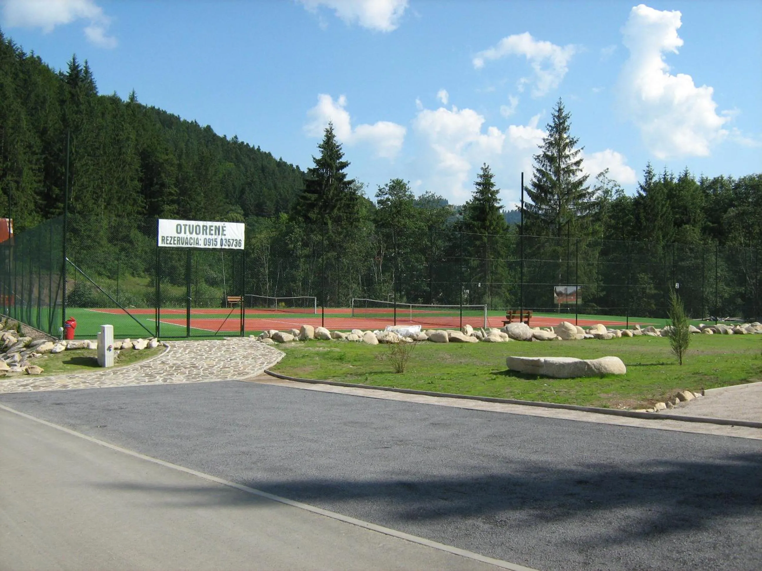 Tennis court in Apartmán KLAUDIA Tále