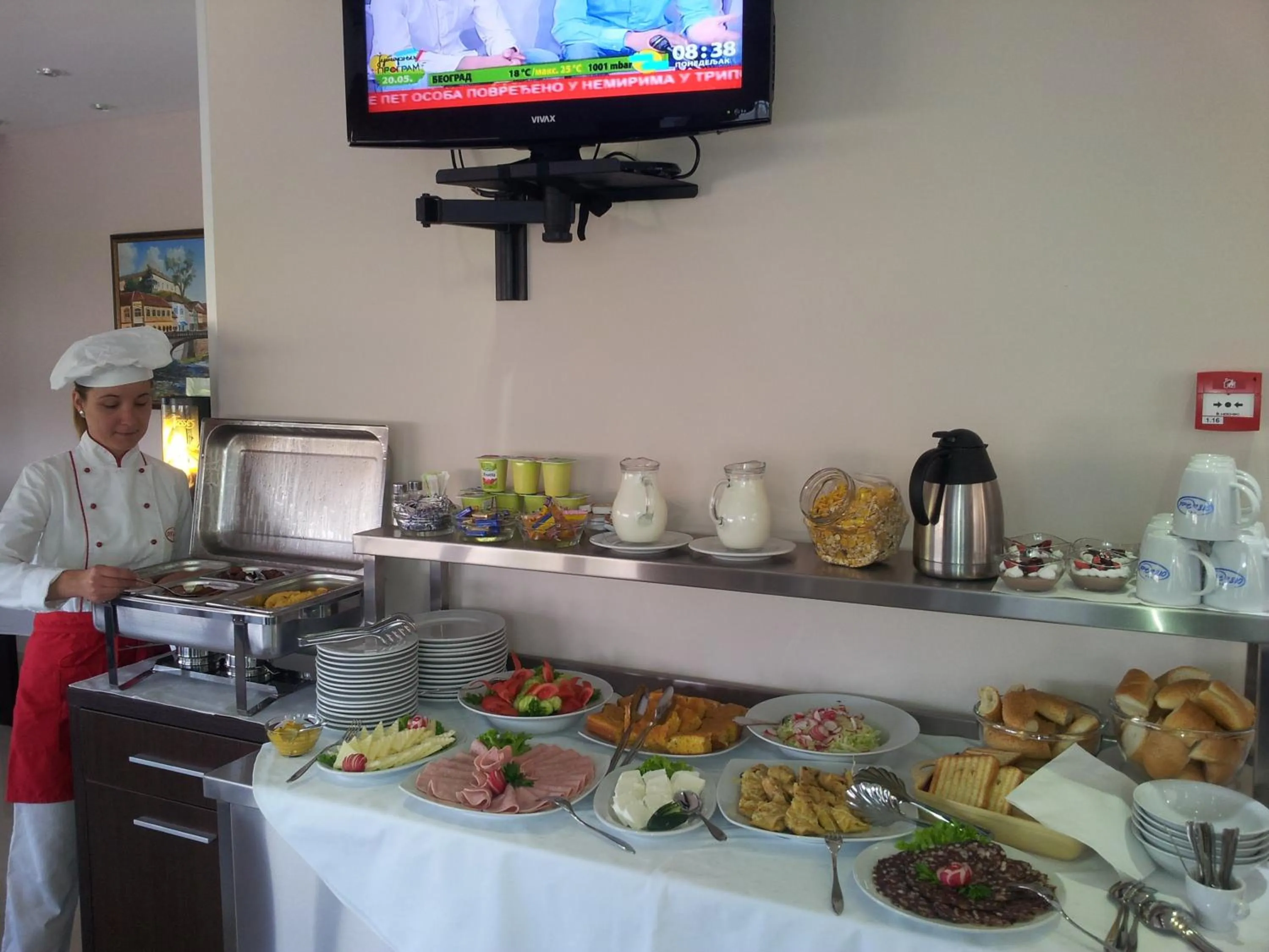 Restaurant/places to eat in Garni Hotel 018 In