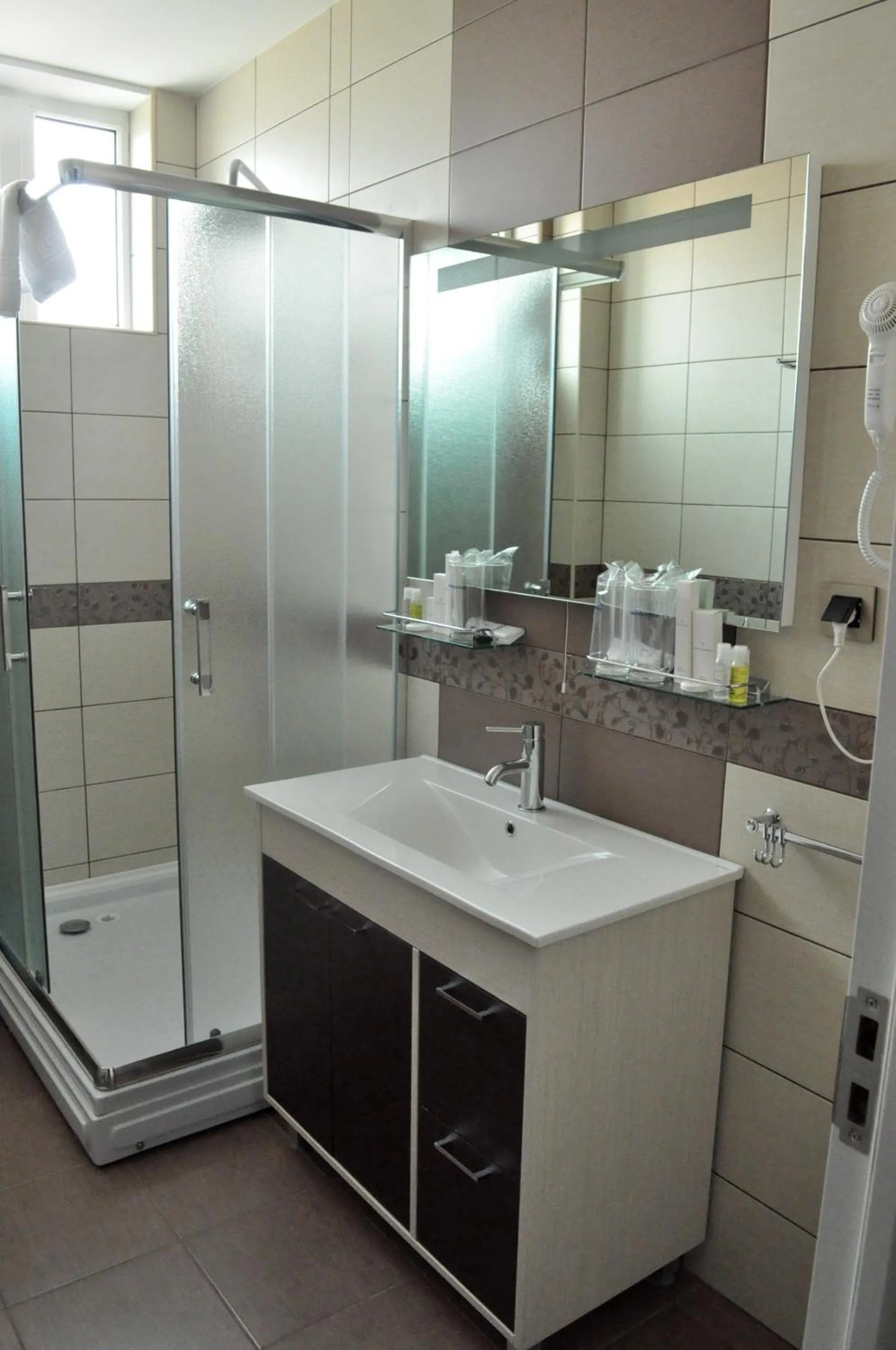 Shower in Garni Hotel 018 In