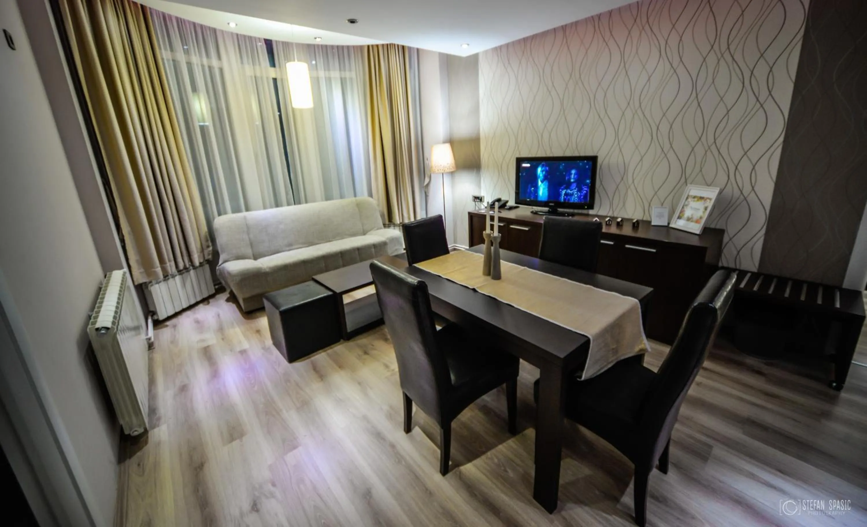 Living room, Bed in Garni Hotel 018 In