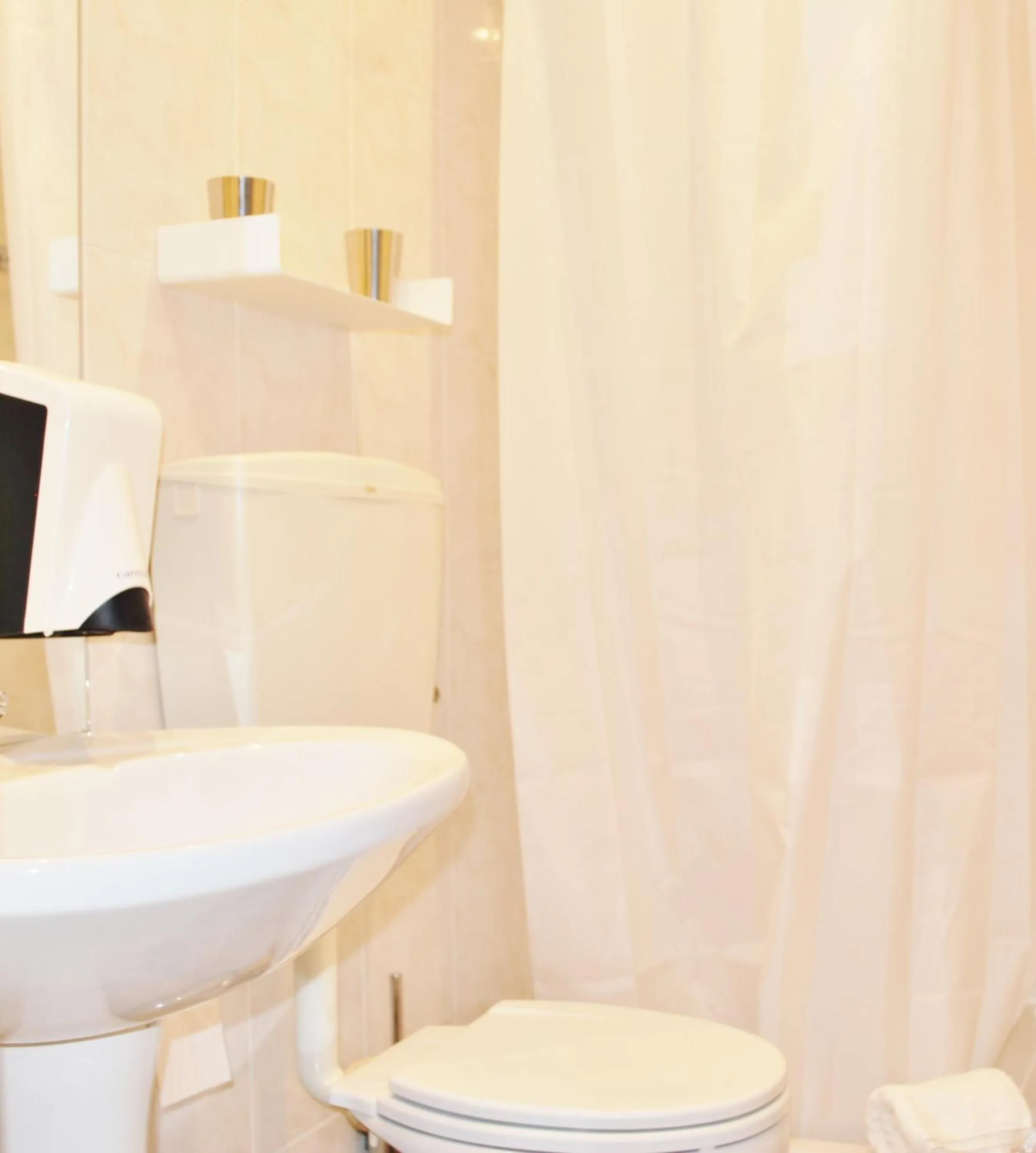 Bathroom in Peneco Albufeira GuestHouse