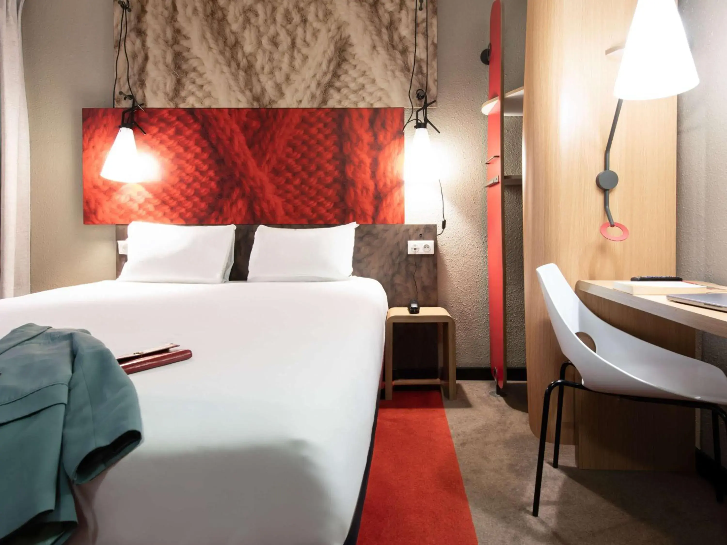 Bedroom, Bed in ibis Paris Grands Boulevards Opéra 9e Bedroom, Bed in ibis Paris Grands Boulevards Opéra 9e