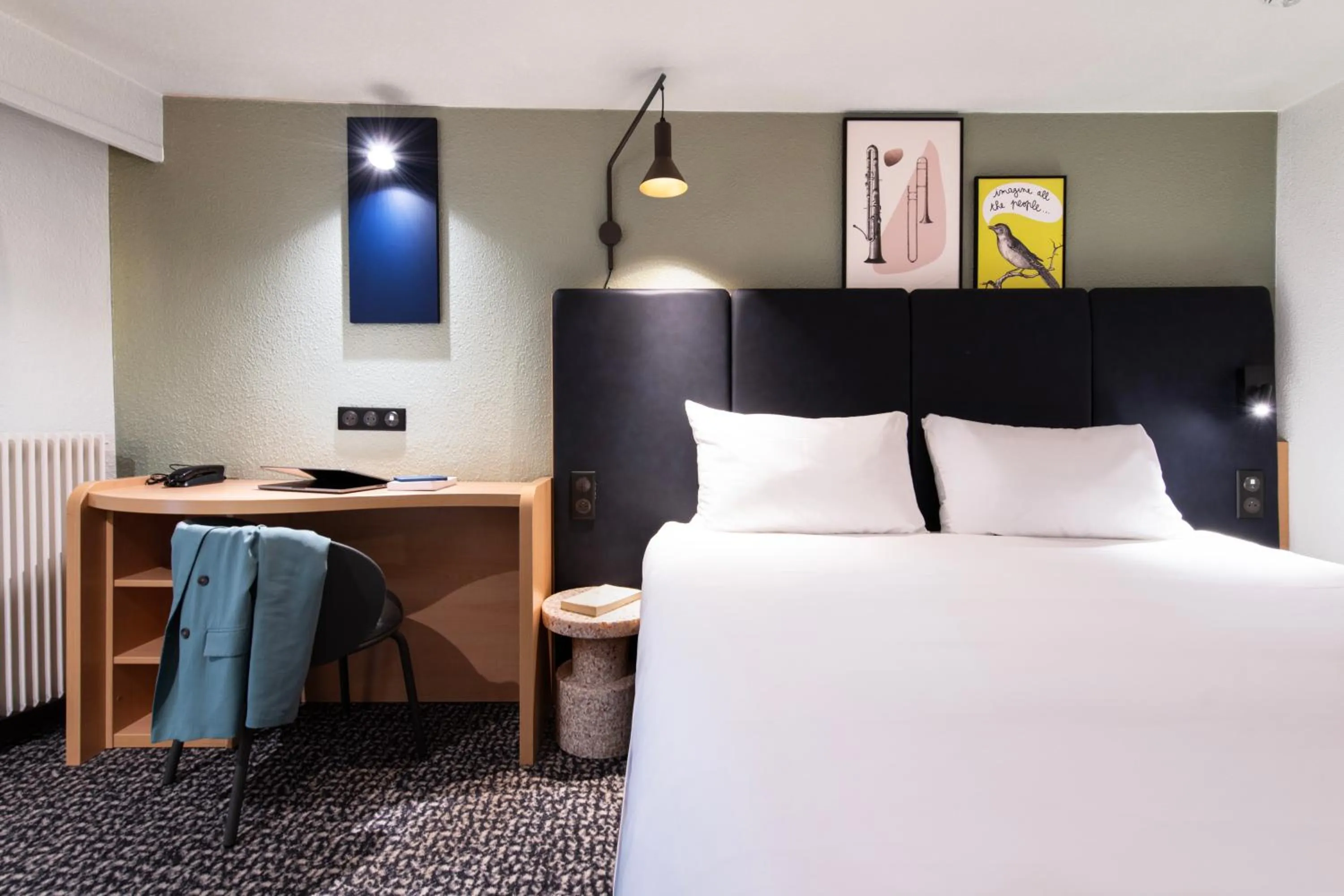 Photo of the whole room, Bed in ibis Paris Grands Boulevards Opéra 9e