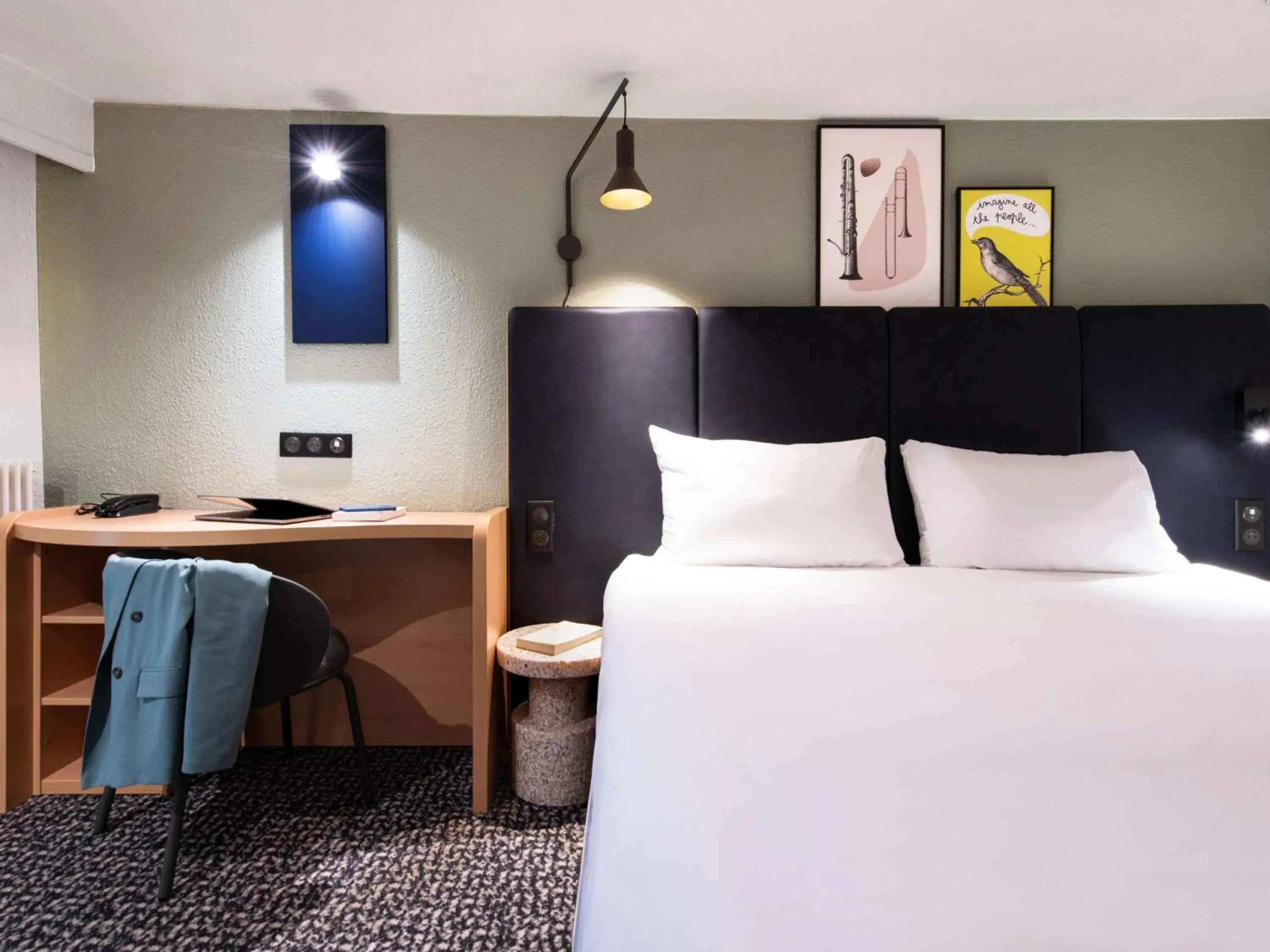 Bedroom, Bed in ibis Paris Grands Boulevards Opéra 9e Bedroom, Bed in ibis Paris Grands Boulevards Opéra 9e