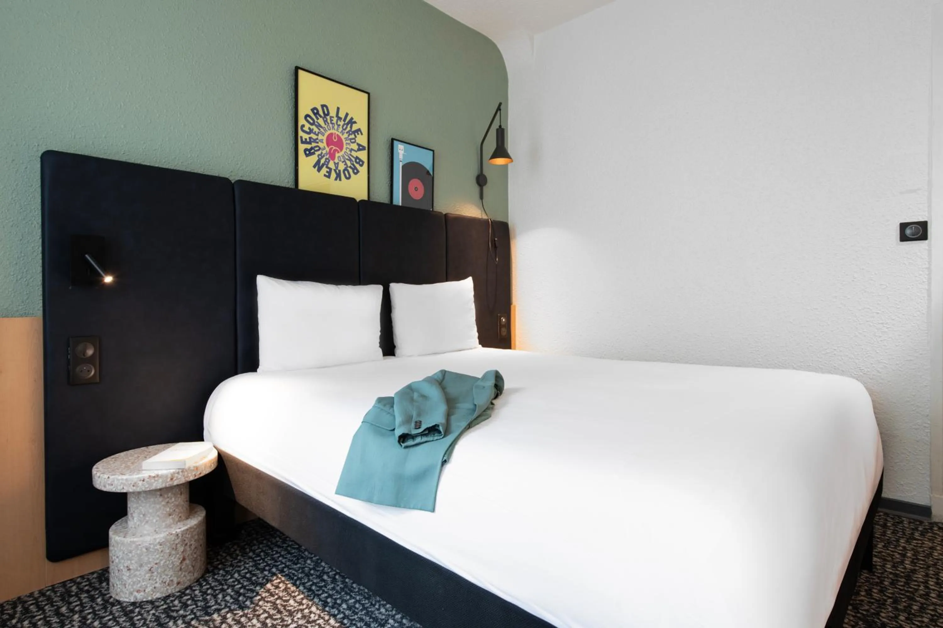 Photo of the whole room, Bed in ibis Paris Grands Boulevards Opéra 9e