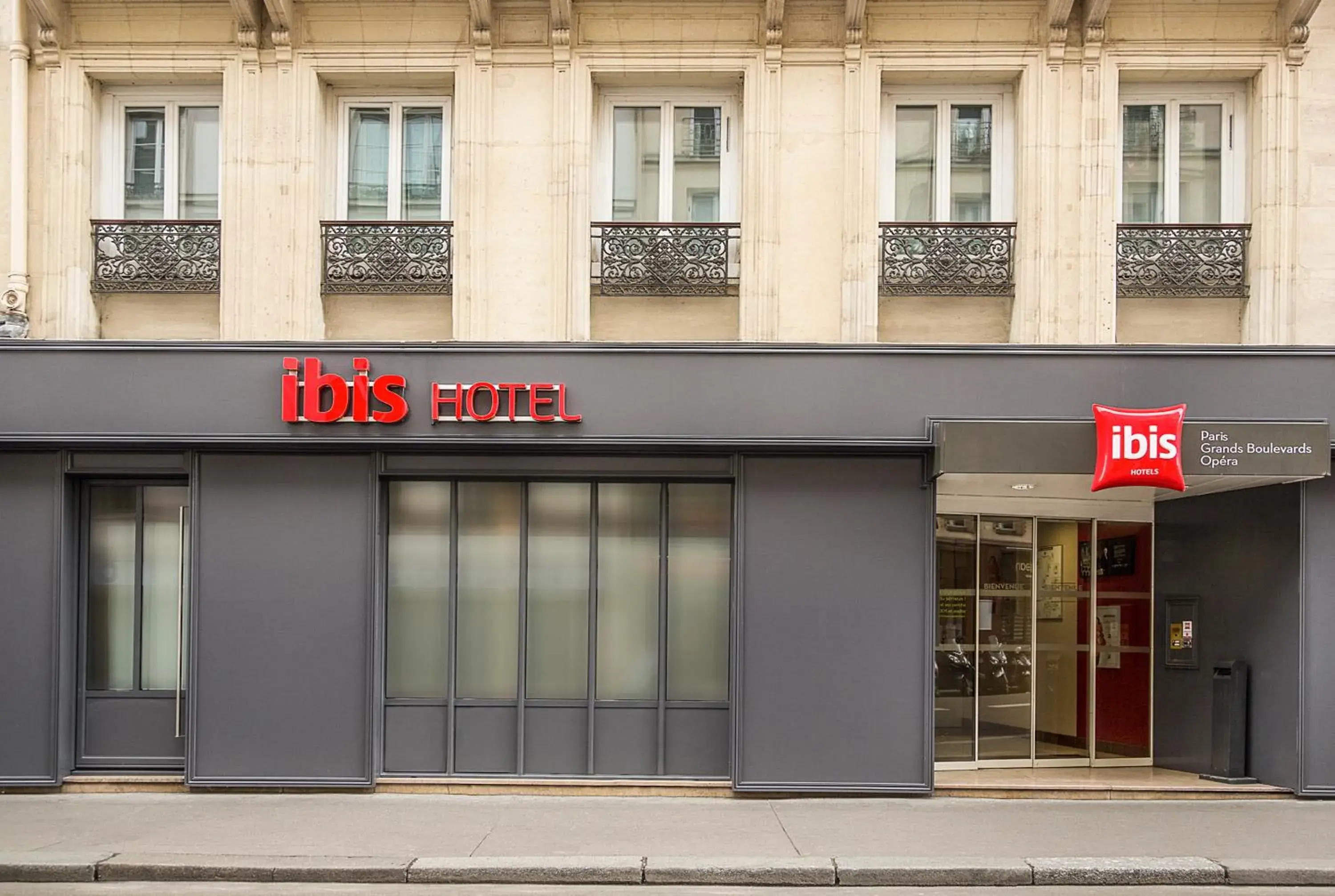 Property building in ibis Paris Grands Boulevards Opéra 9e Property building in ibis Paris Grands Boulevards Opéra 9e