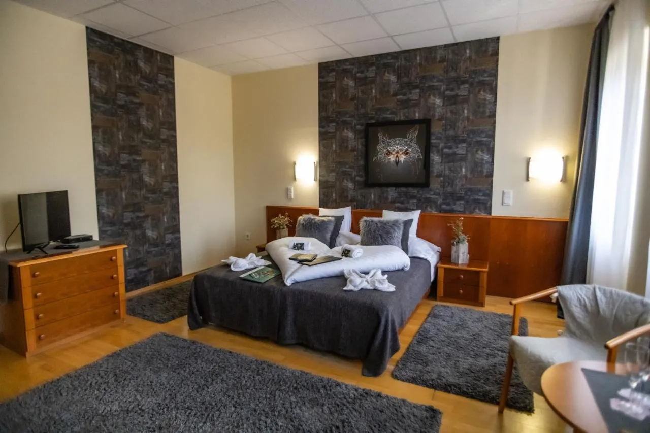 Bed in 4 Évszak Hegyihotel