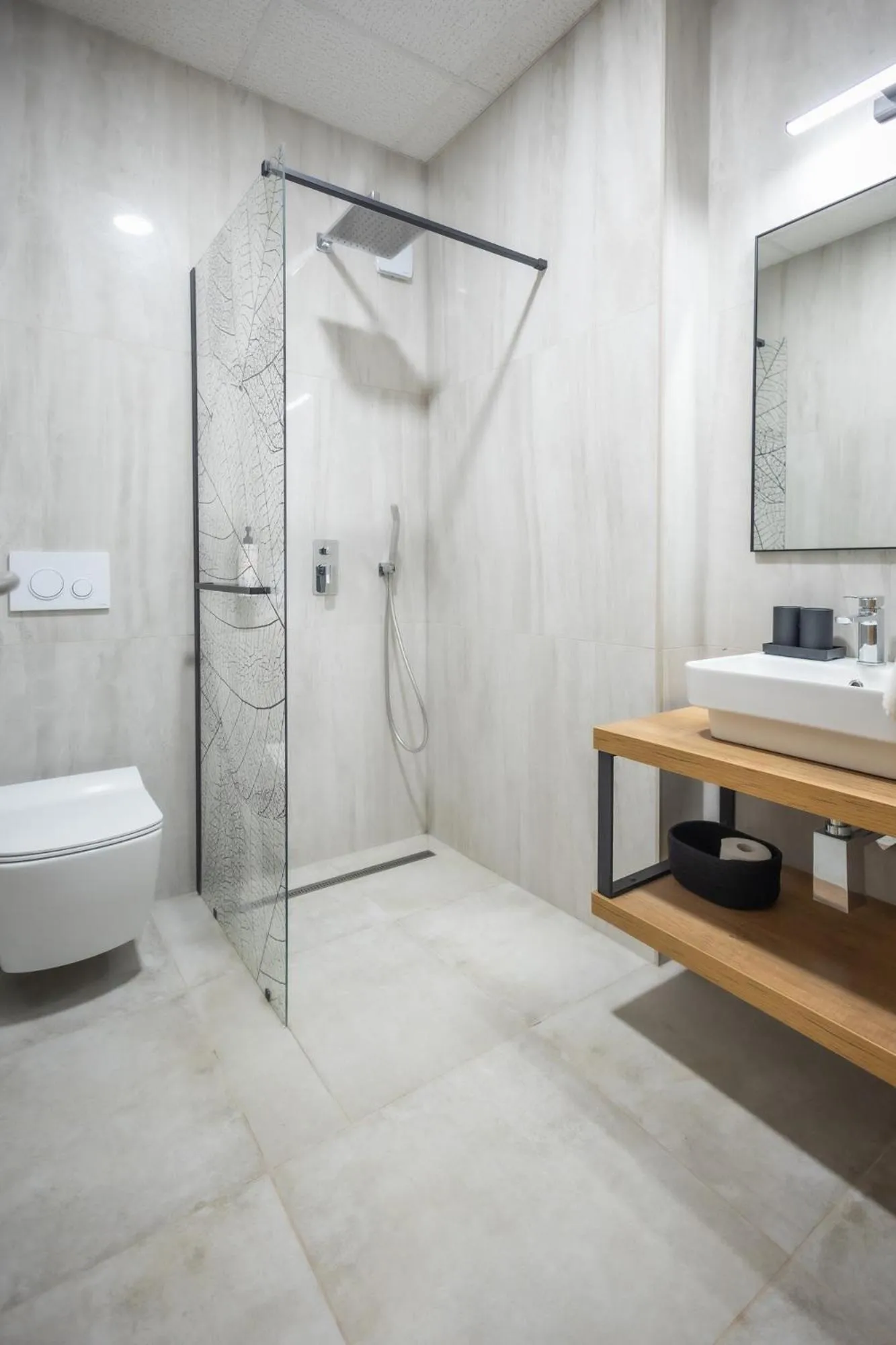 Shower in 4 Évszak Hegyihotel