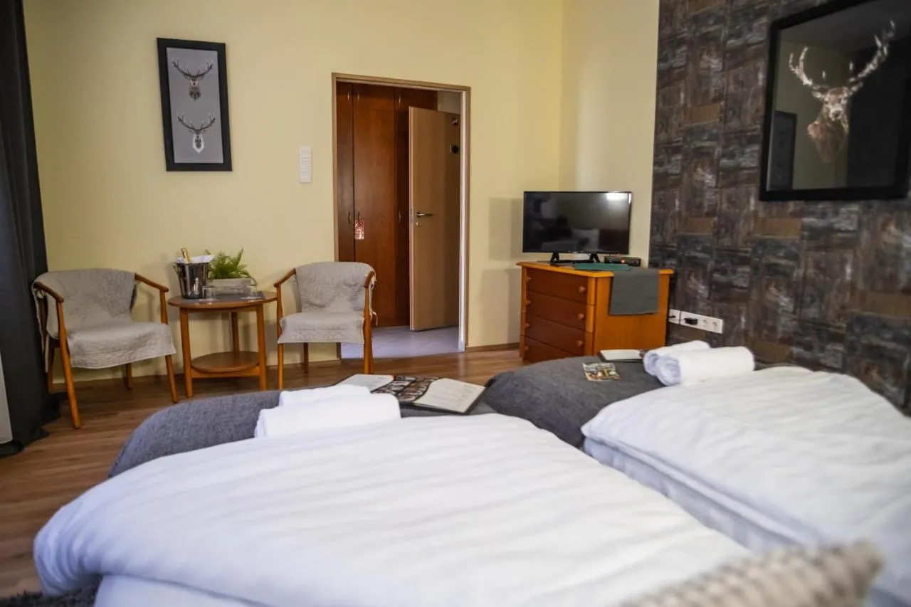 Bed in 4 Évszak Hegyihotel