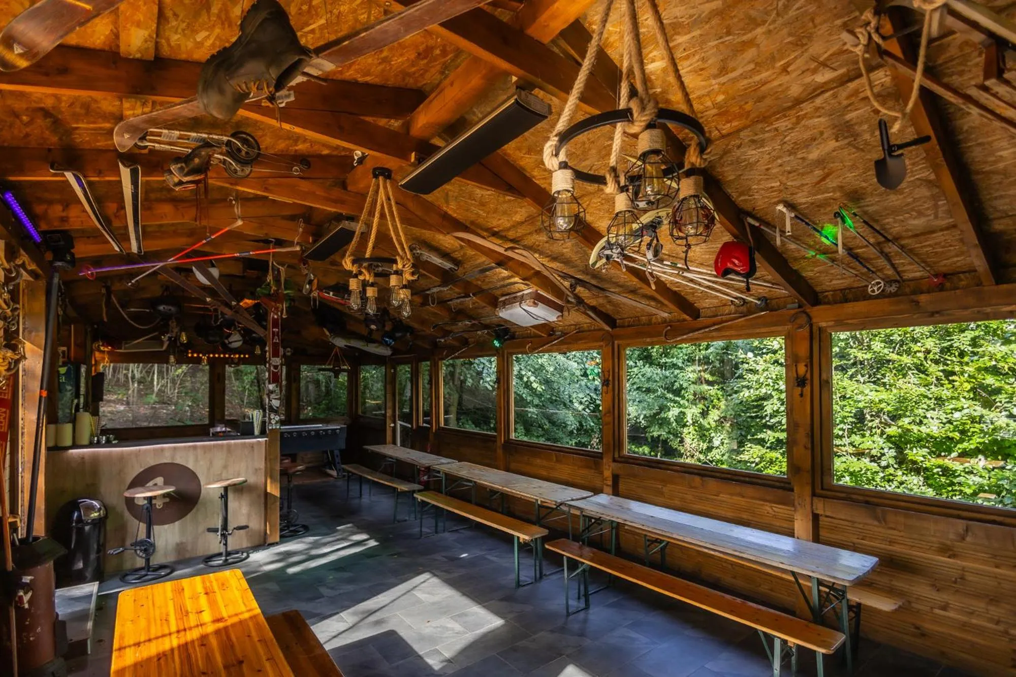 Lounge or bar in 4 Évszak Hegyihotel