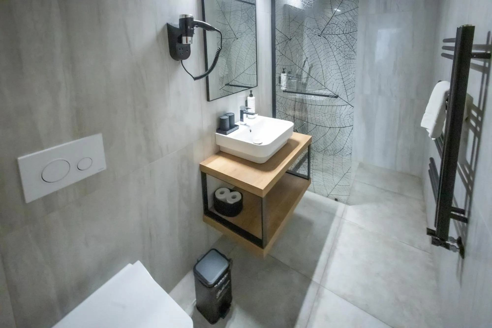 Shower in 4 Évszak Hegyihotel