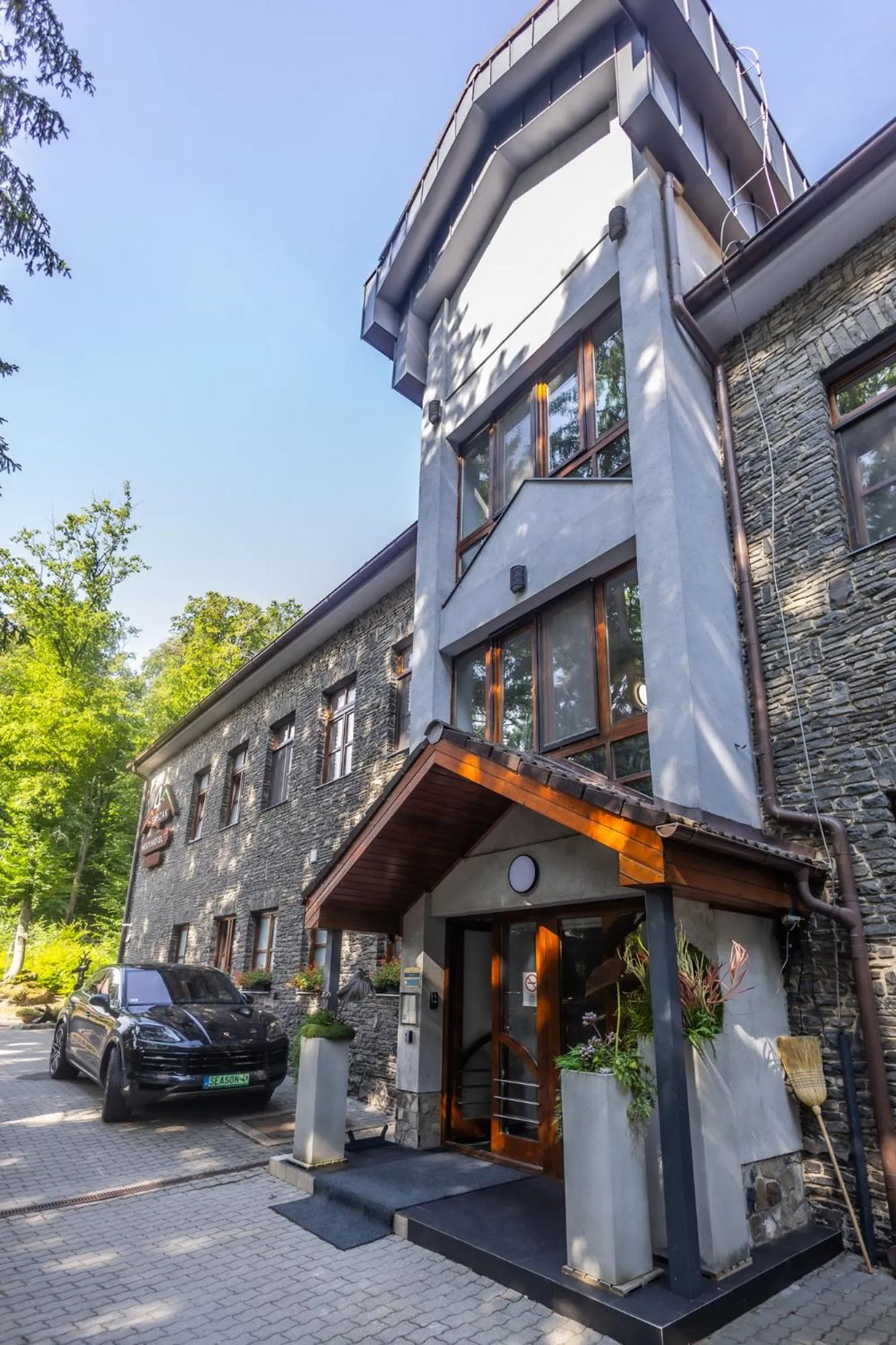 Property building in 4 Évszak Hegyihotel