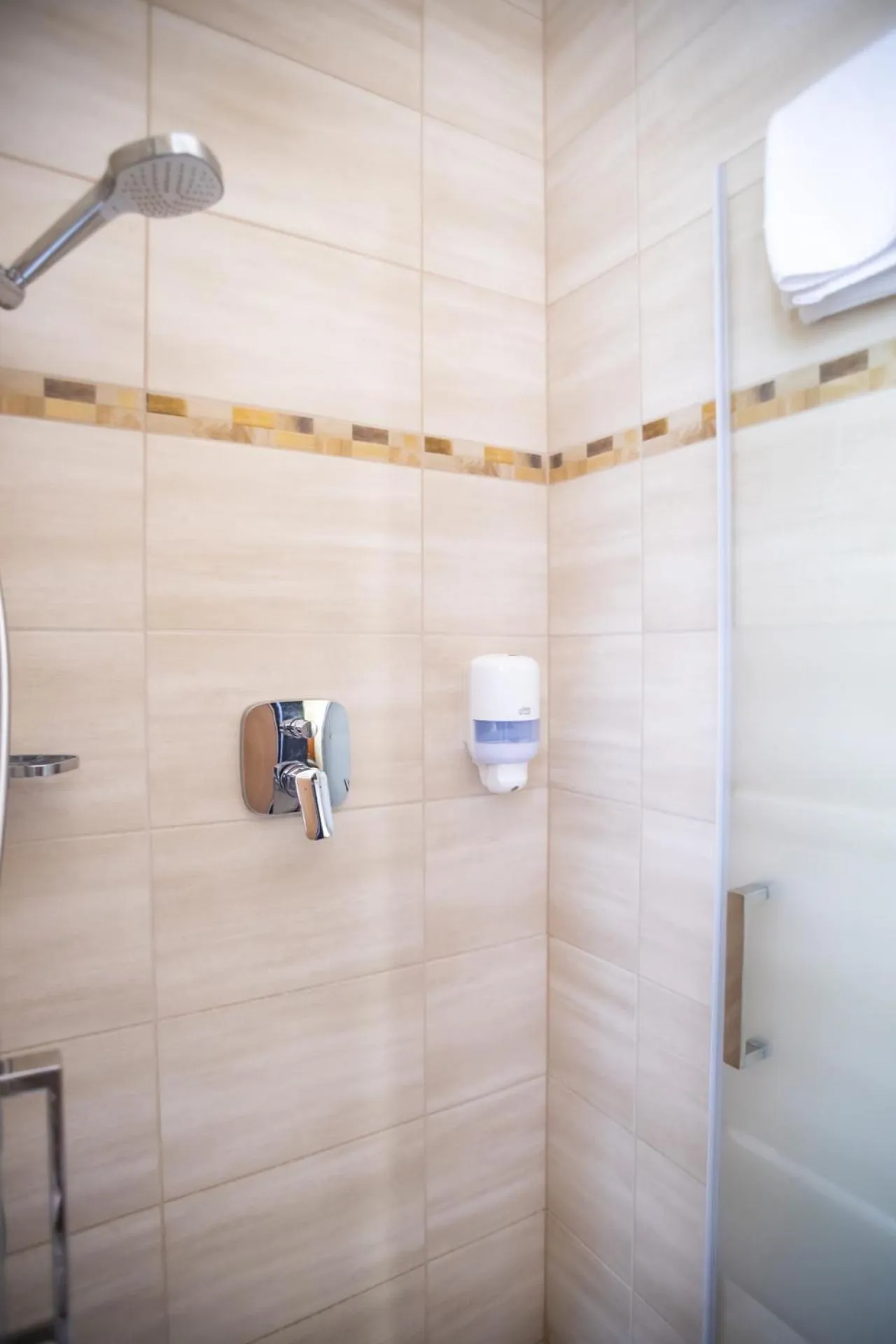 Shower in 4 Évszak Hegyihotel