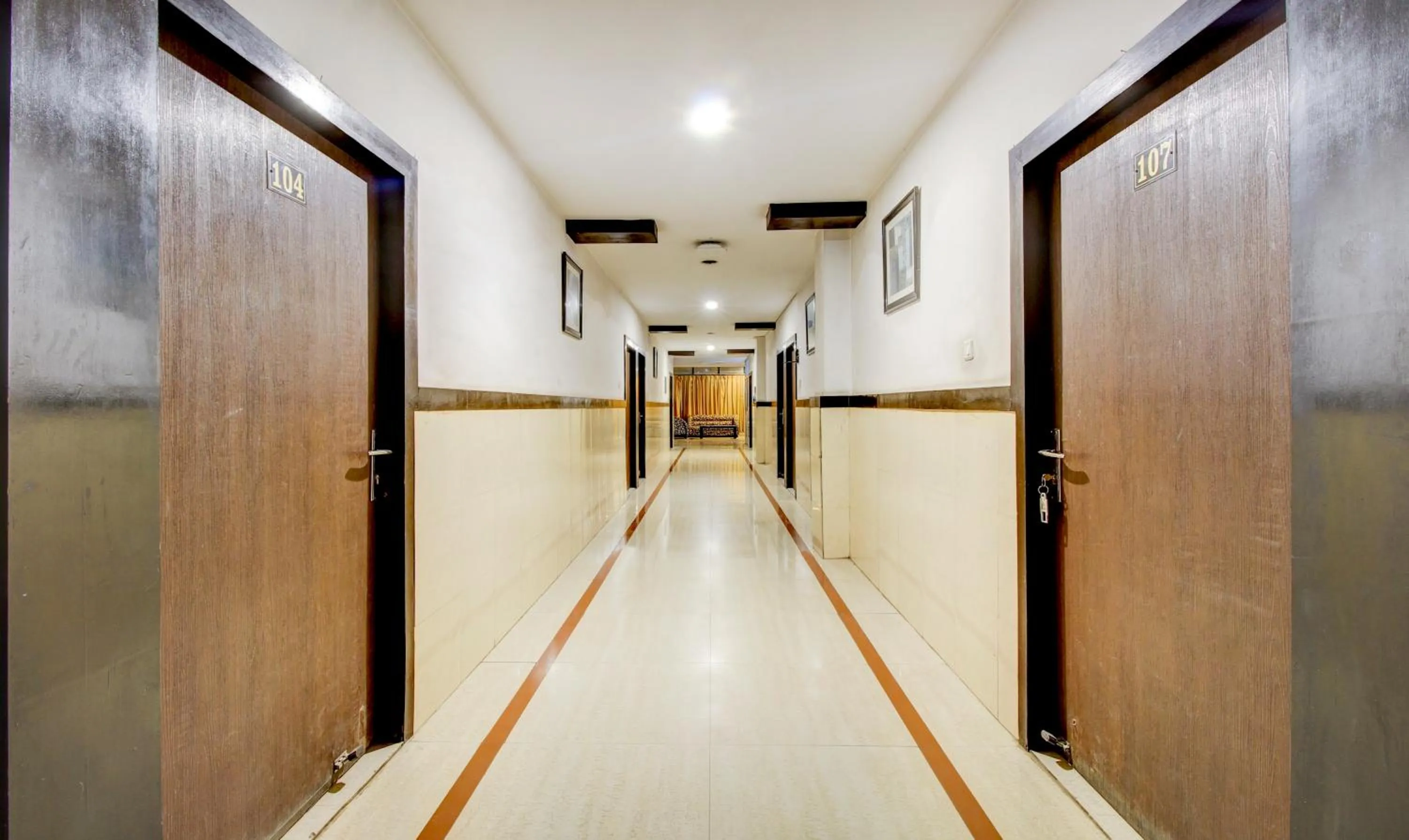 Property building in Hotel Amanda