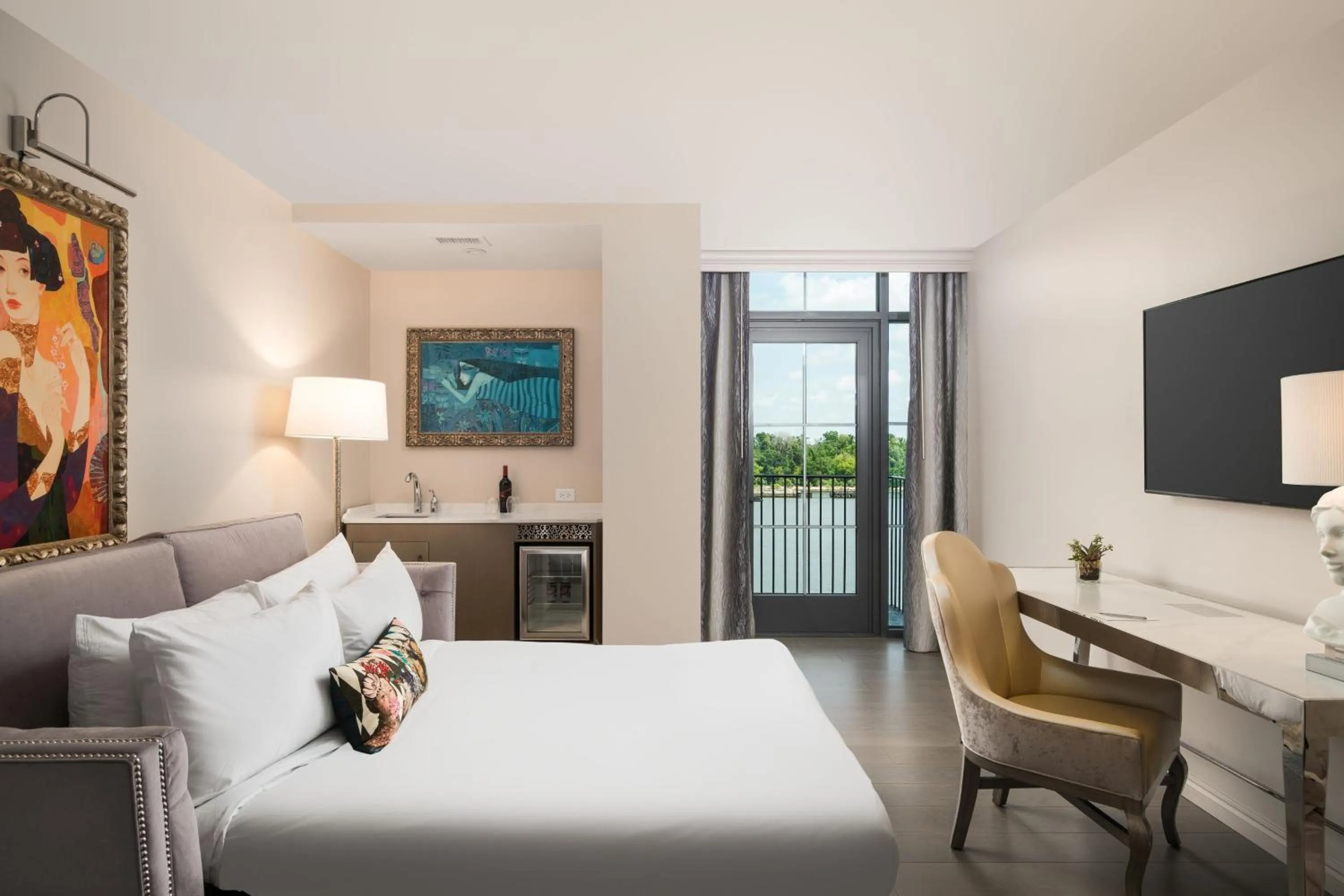 Photo of the whole room, Bed in JW Marriott Savannah Plant Riverside District