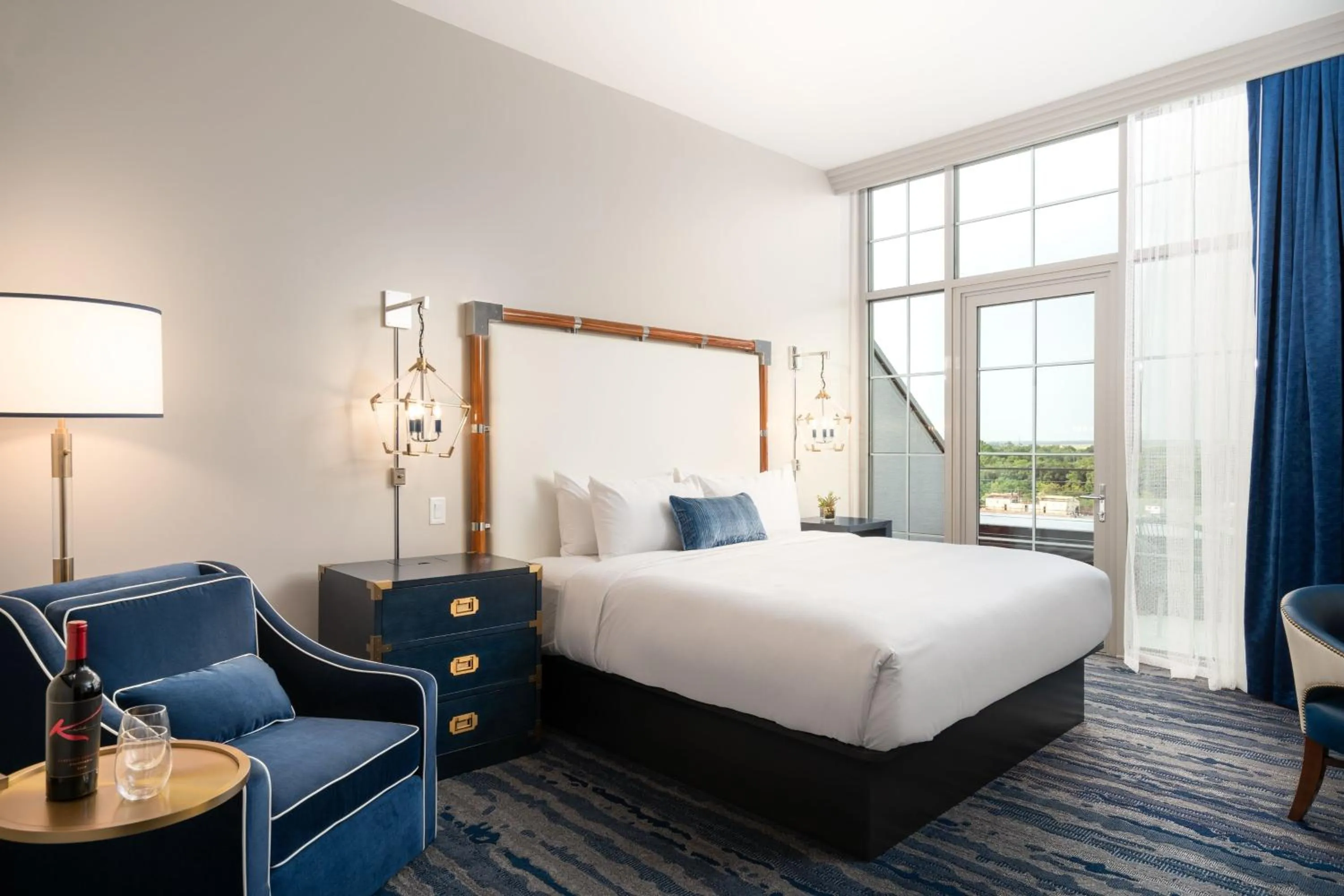 Photo of the whole room, Bed in JW Marriott Savannah Plant Riverside District