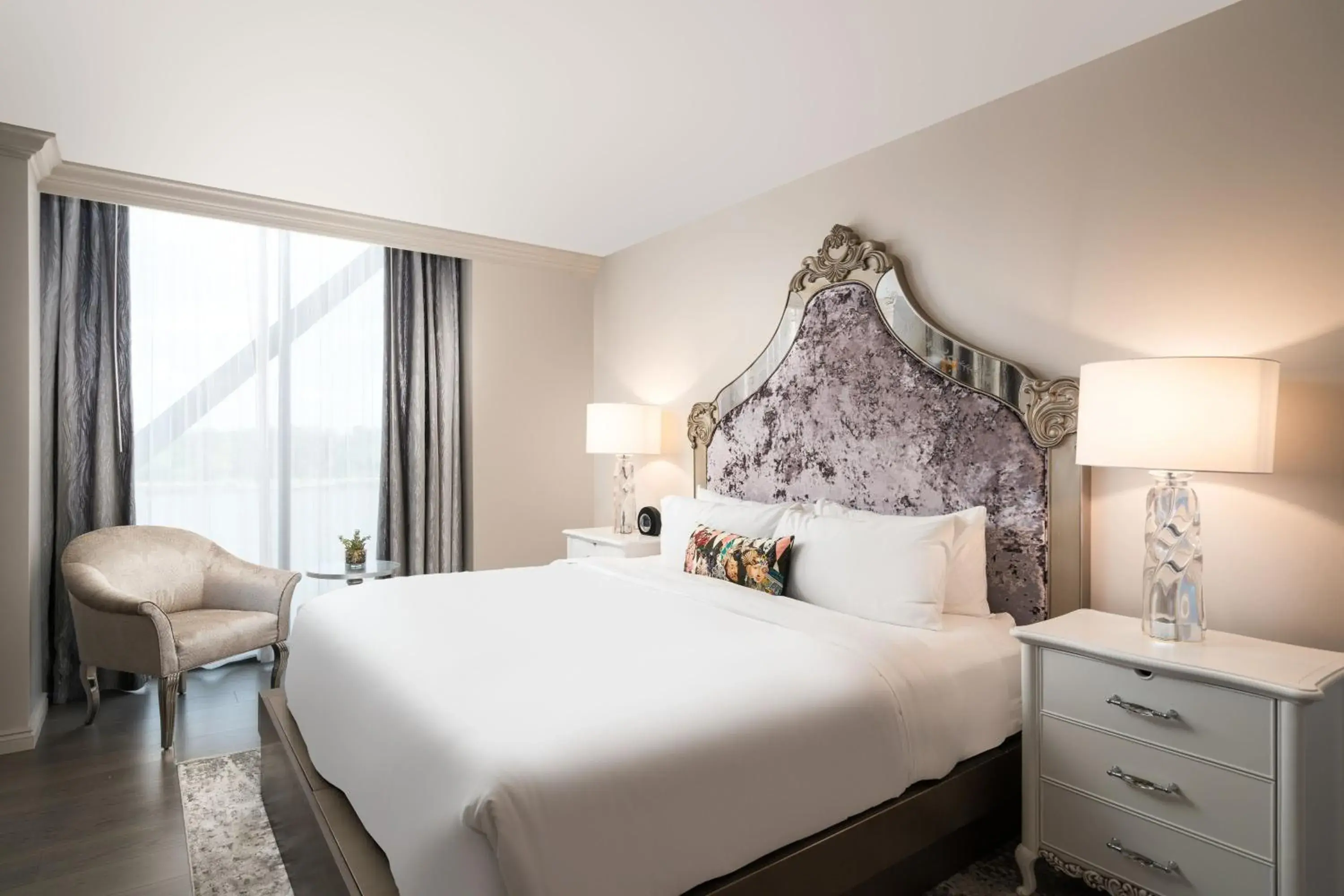 Guest room, 1 King, River view, Three Muses in JW Marriott Savannah Plant Riverside District Guest room, 1 King, River view, Three Muses in JW Marriott Savannah Plant Riverside District